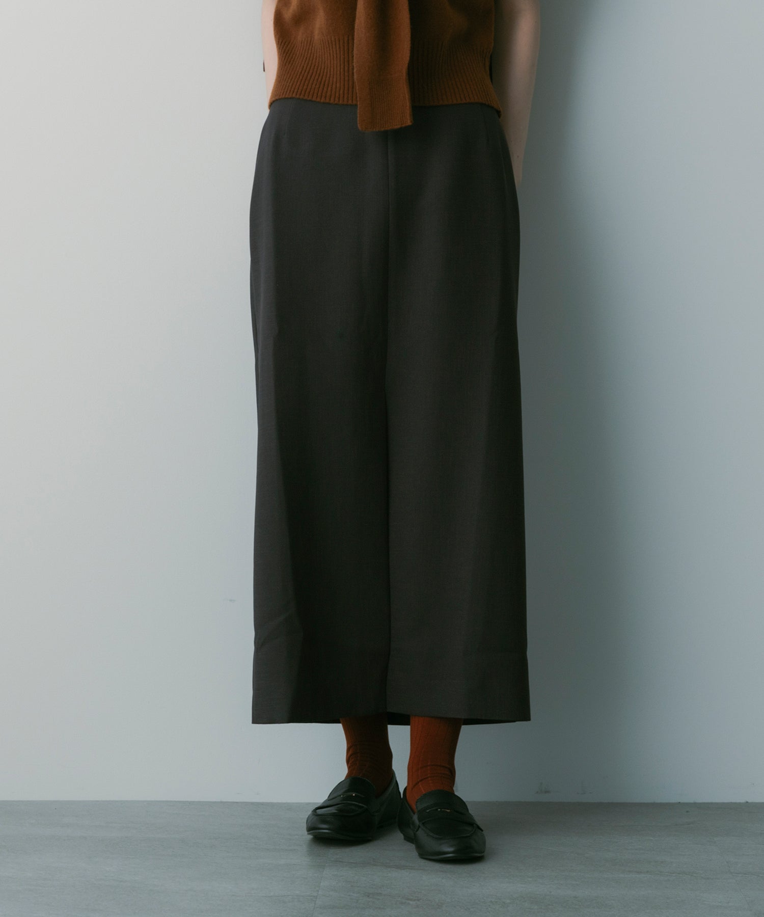 フロントスリットスカート