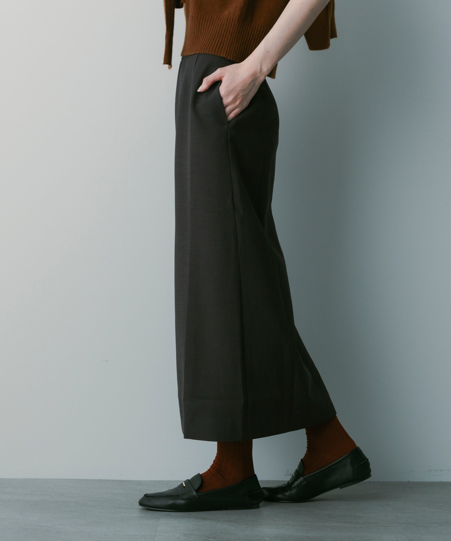 フロントスリットスカート