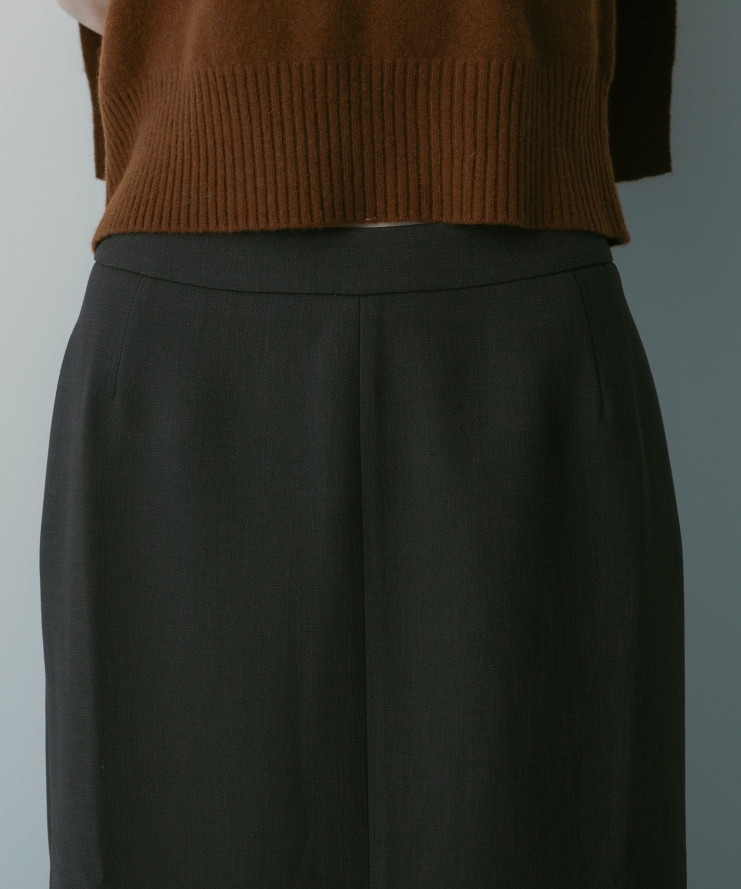 フロントスリットスカート