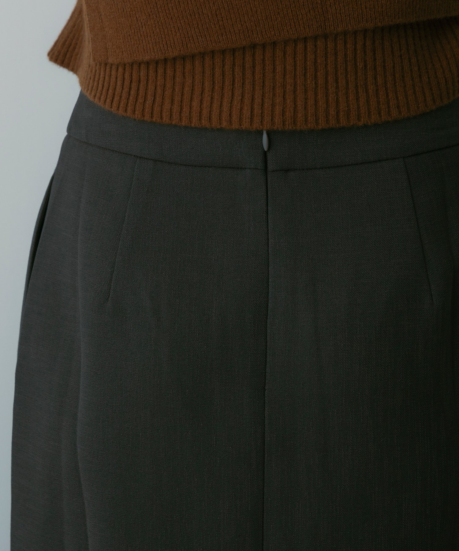 フロントスリットスカート