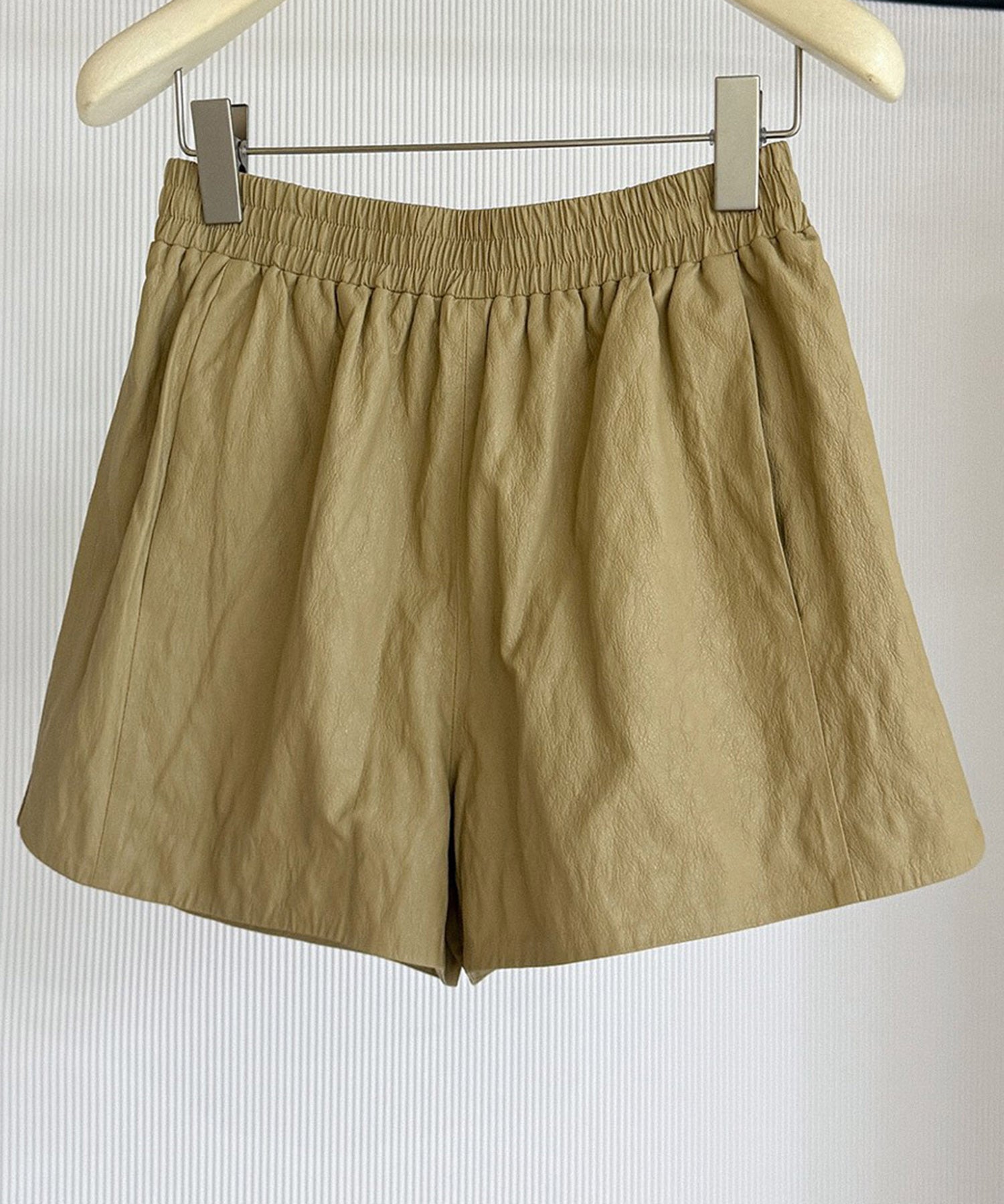 シンセティックレザー ショートパンツ