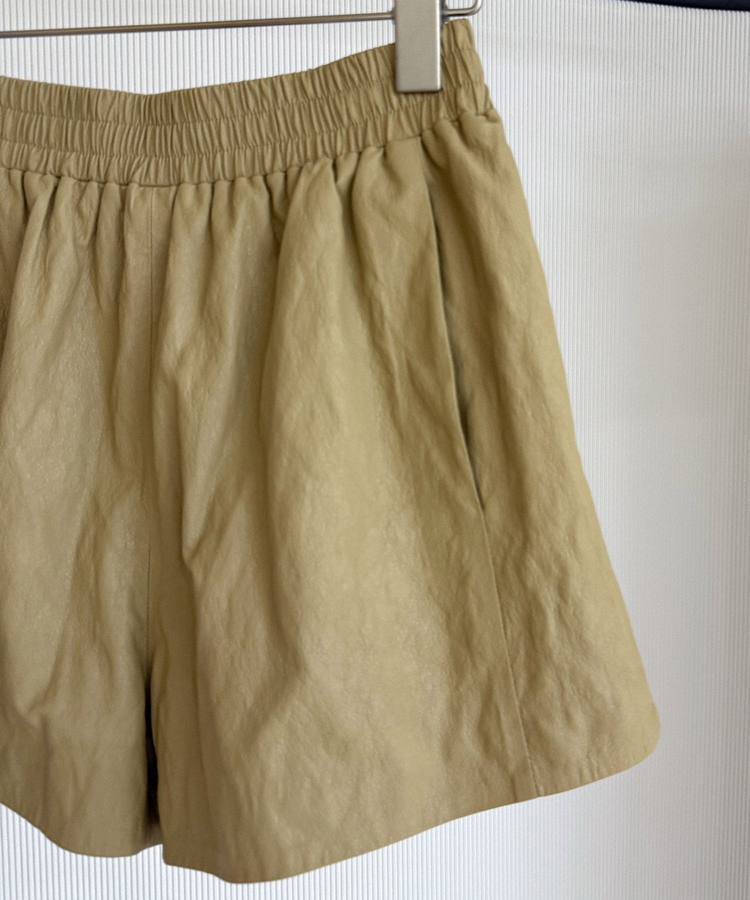 シンセティックレザー ショートパンツ