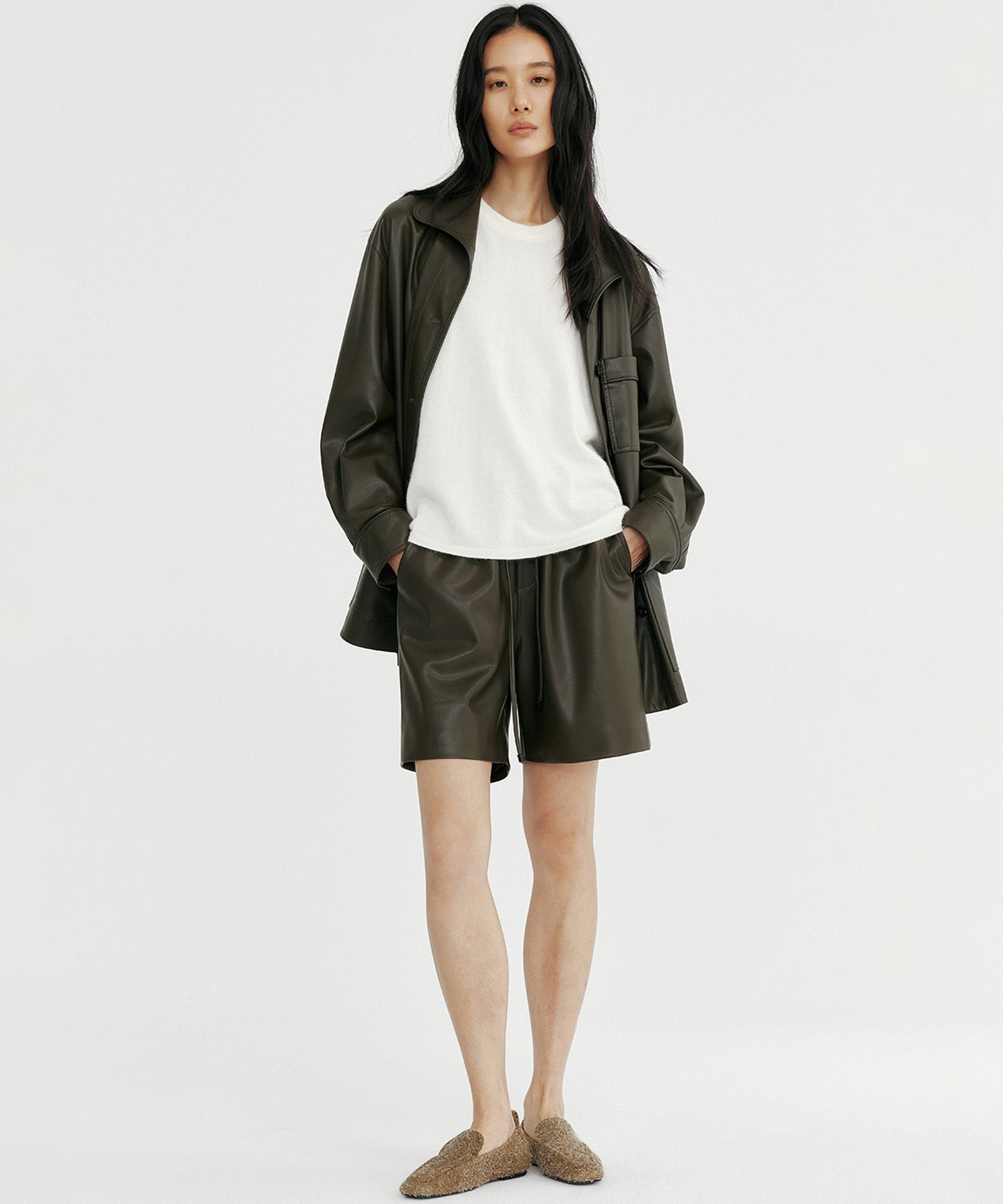 シンセティックレザーショートパンツ