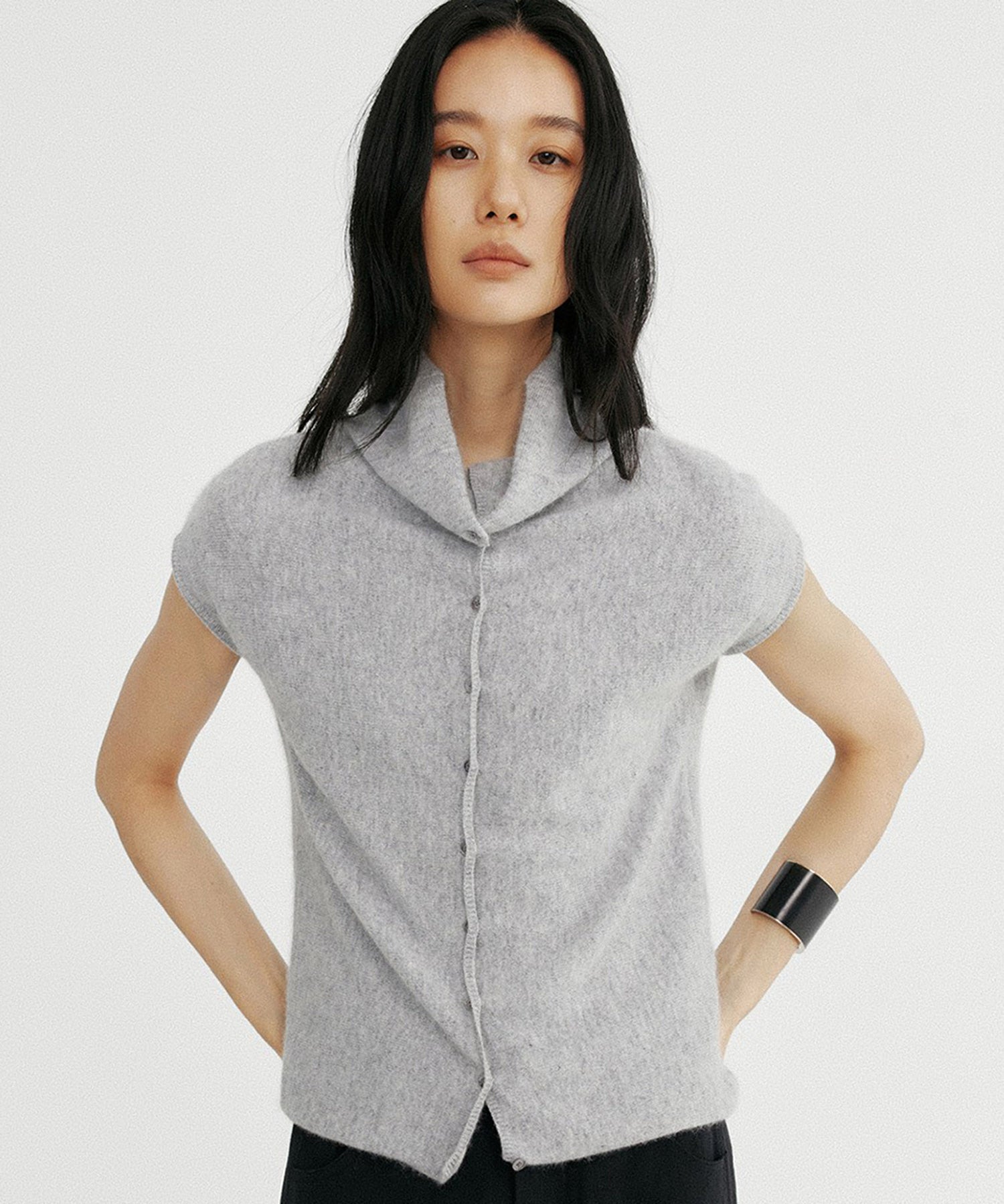 タートルネックニットベスト