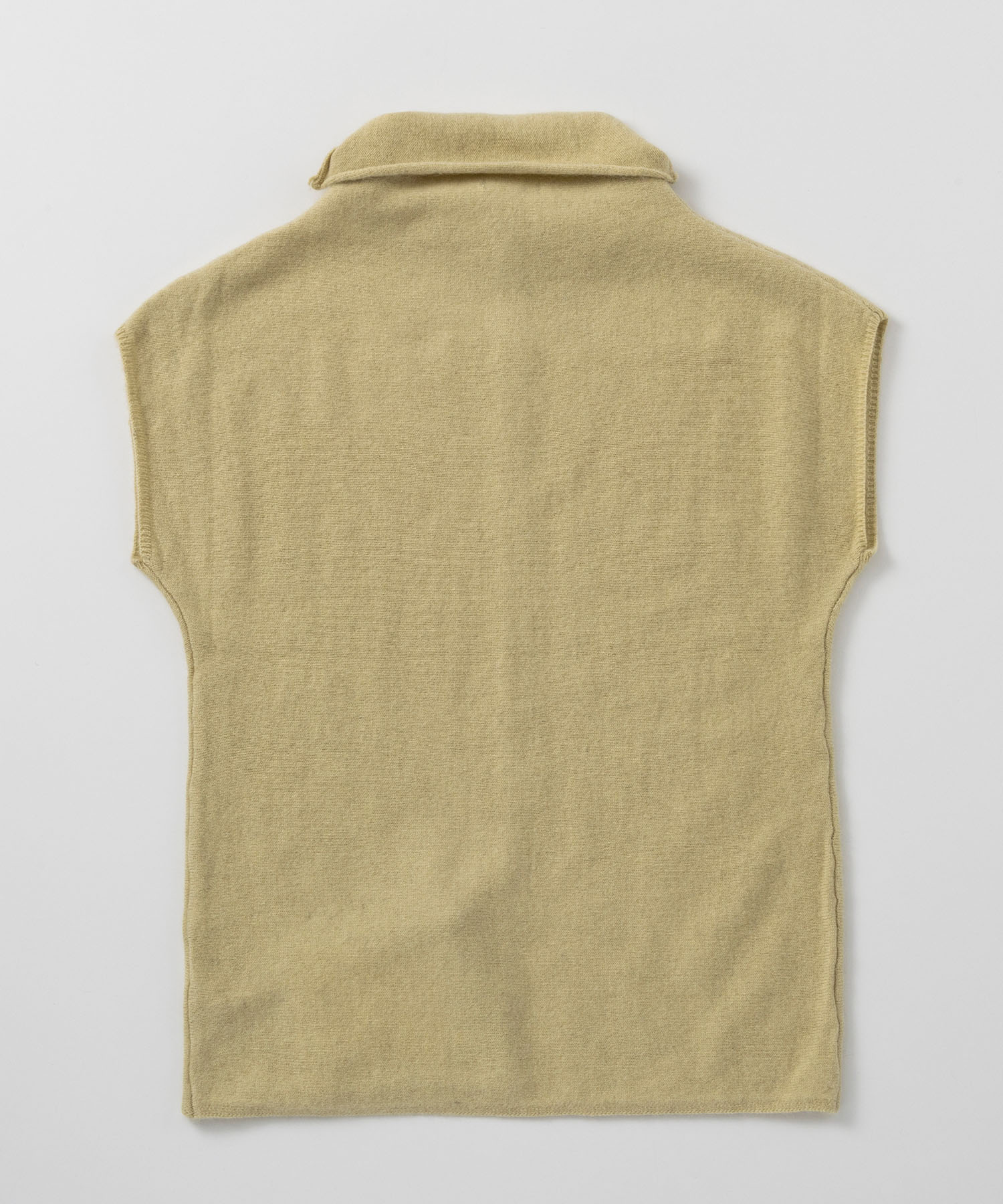 タートルネックニットベスト