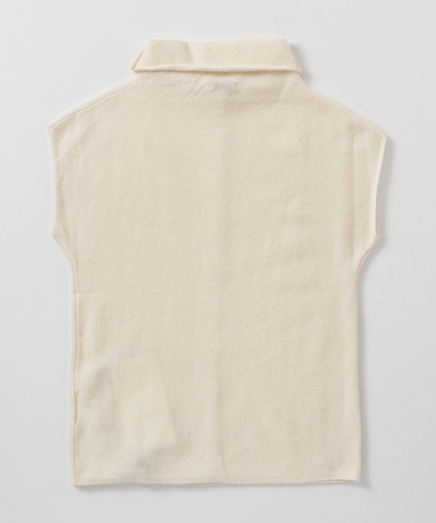 タートルネックニットベスト