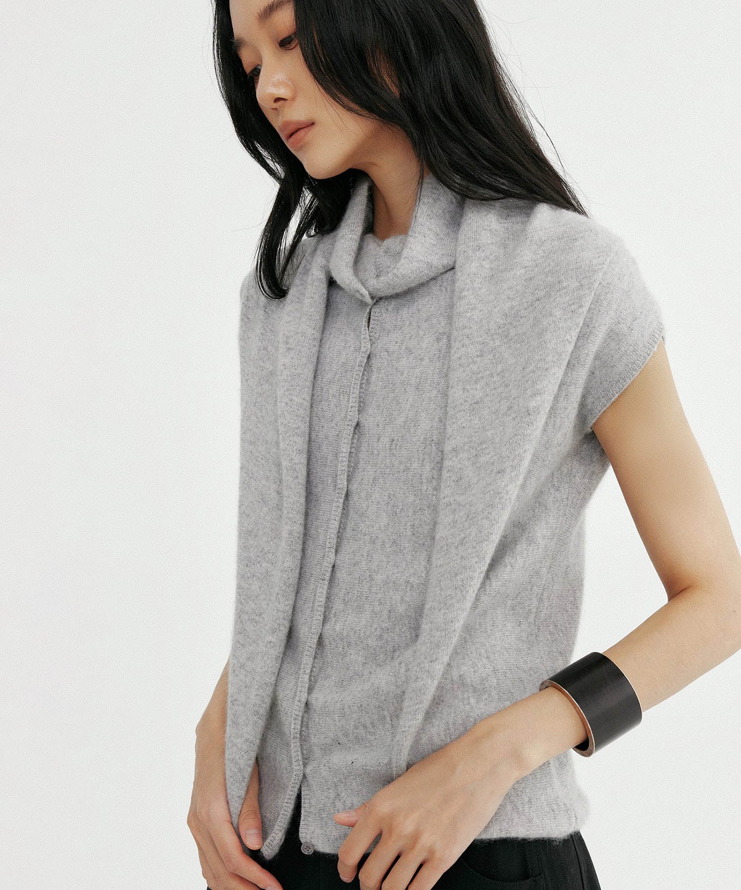 タートルネックニットベスト