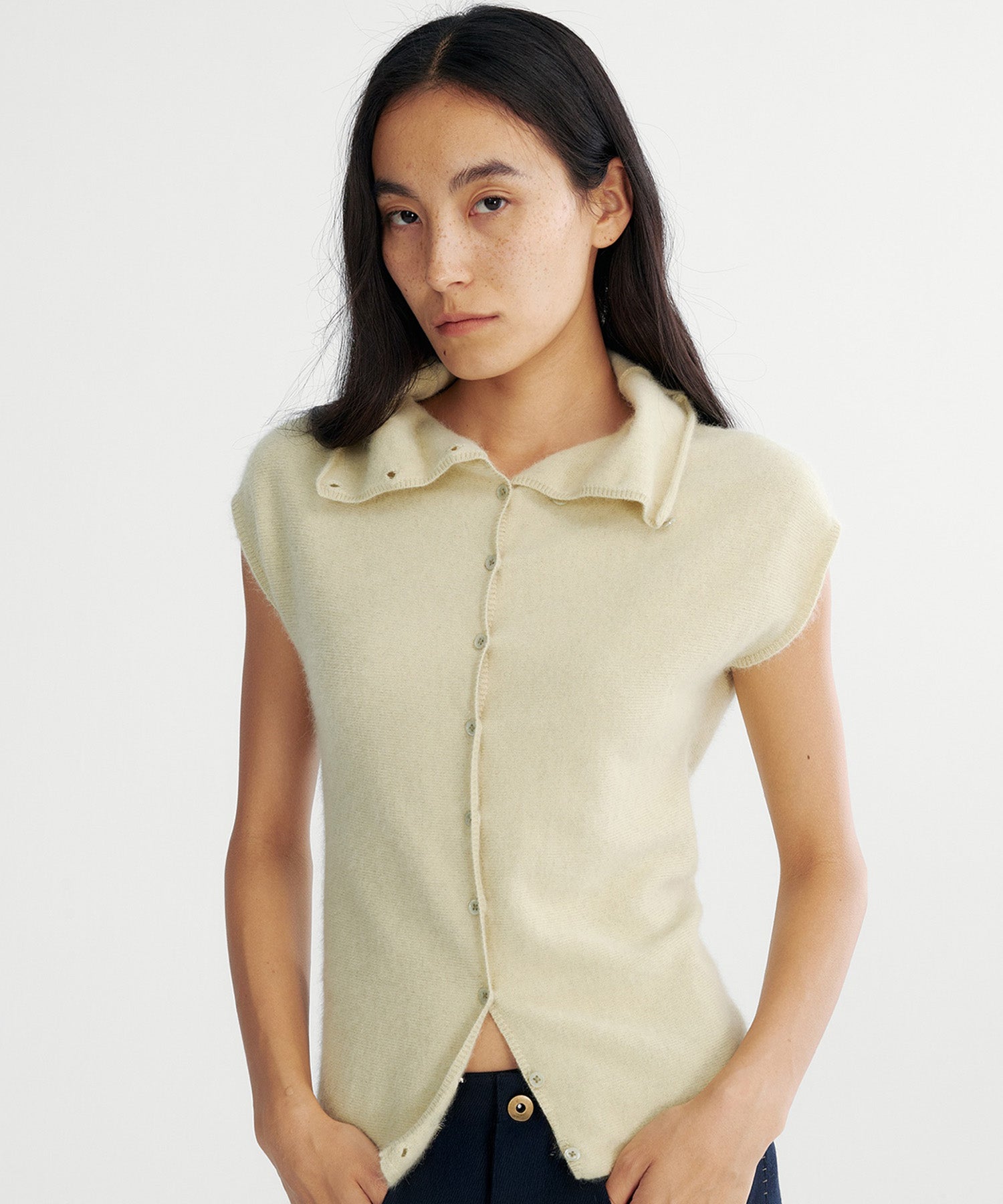 タートルネックニットベスト