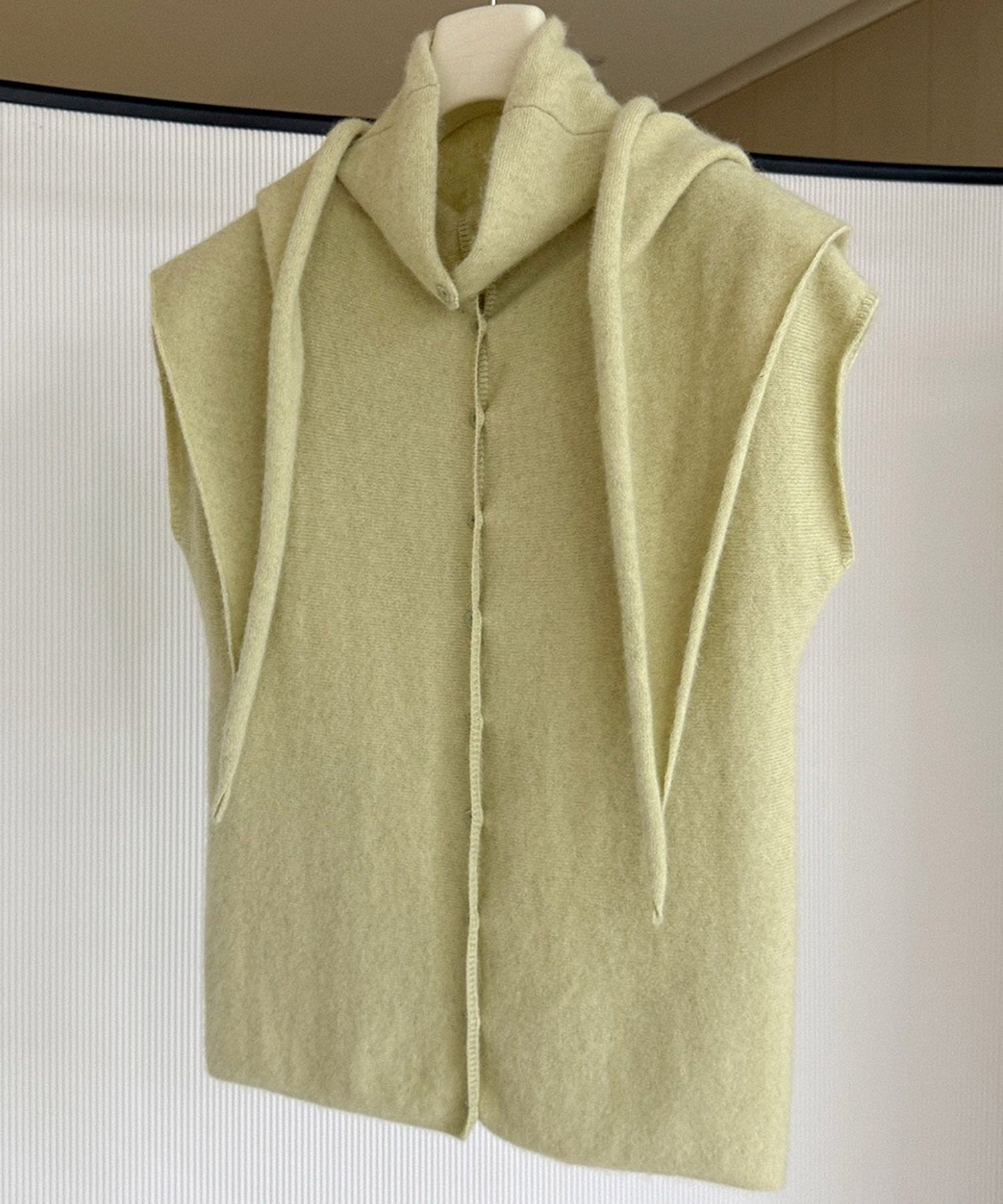 タートルネックニットベスト