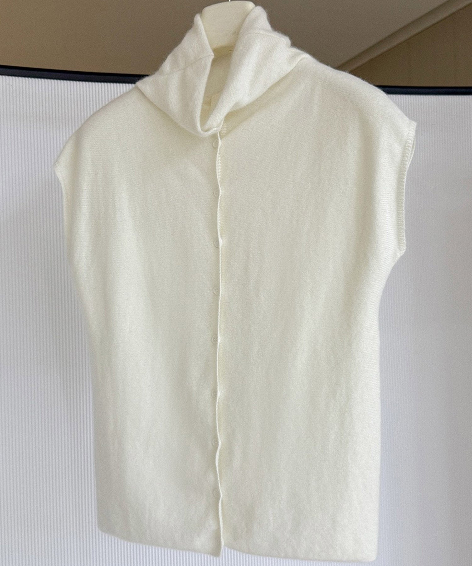 タートルネックニットベスト