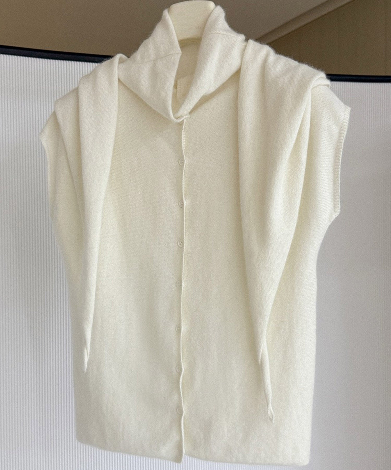 タートルネックニットベスト