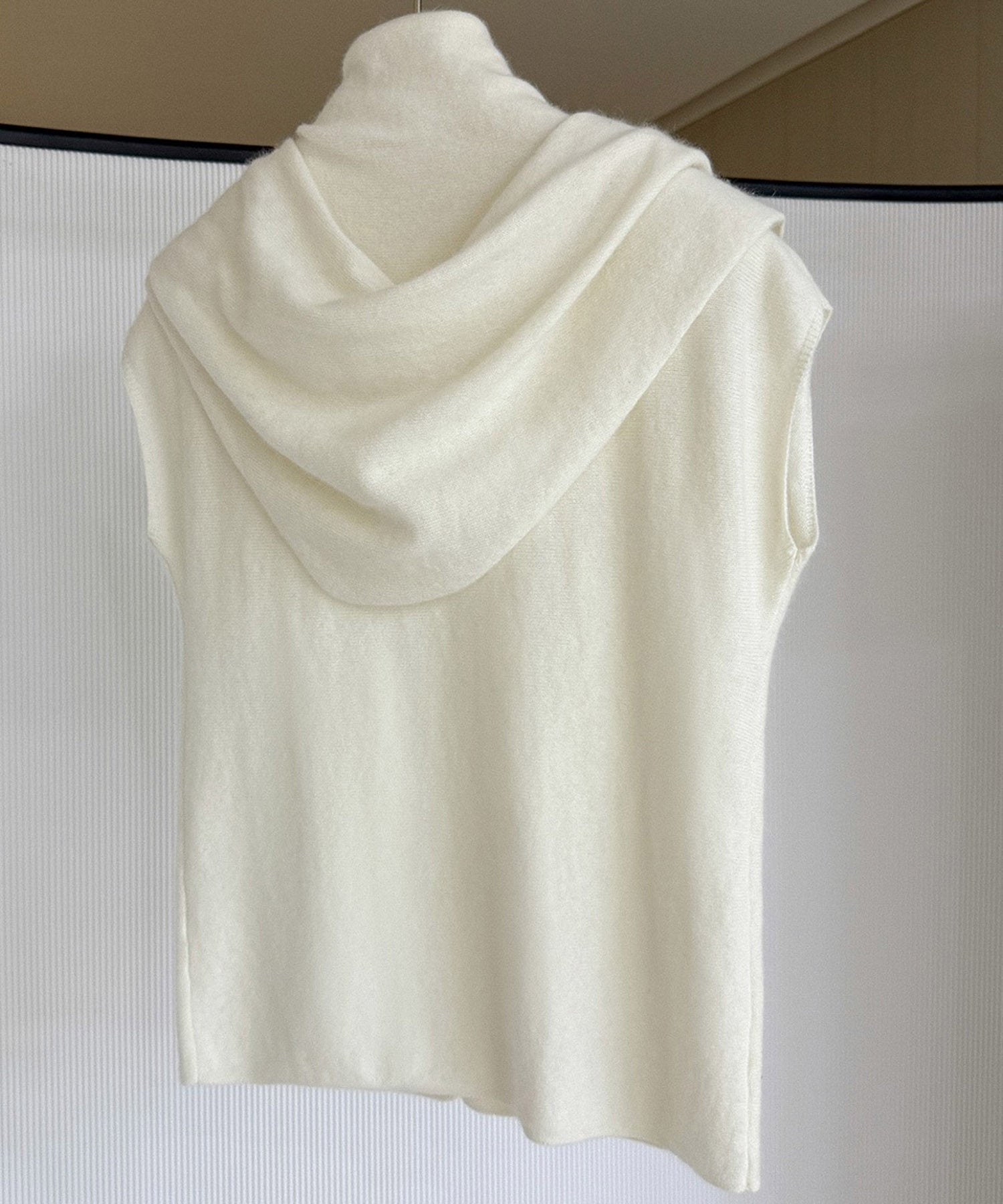 タートルネックニットベスト