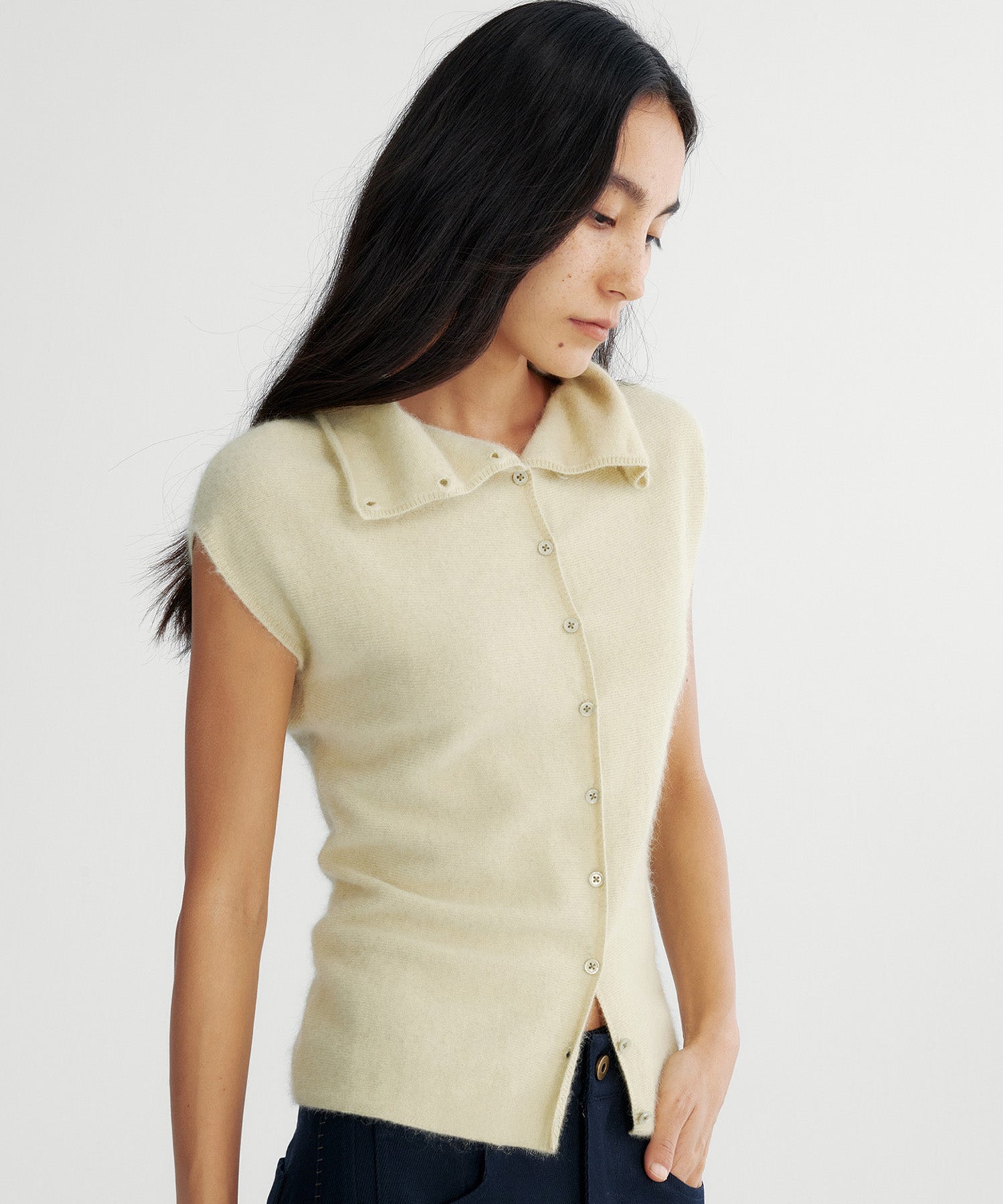 タートルネックニットベスト