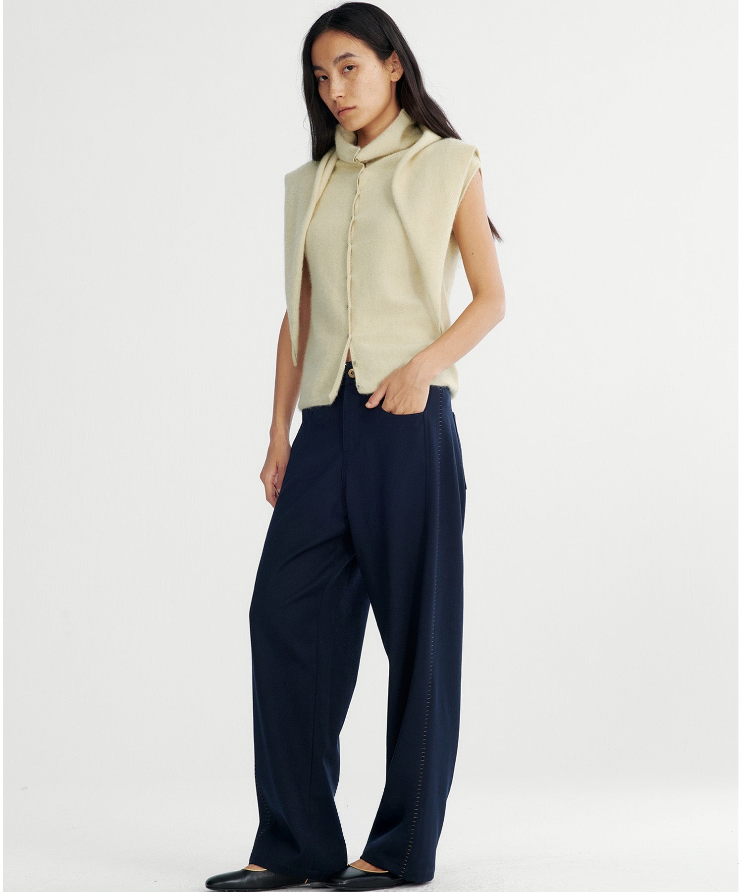 タートルネックニットベスト