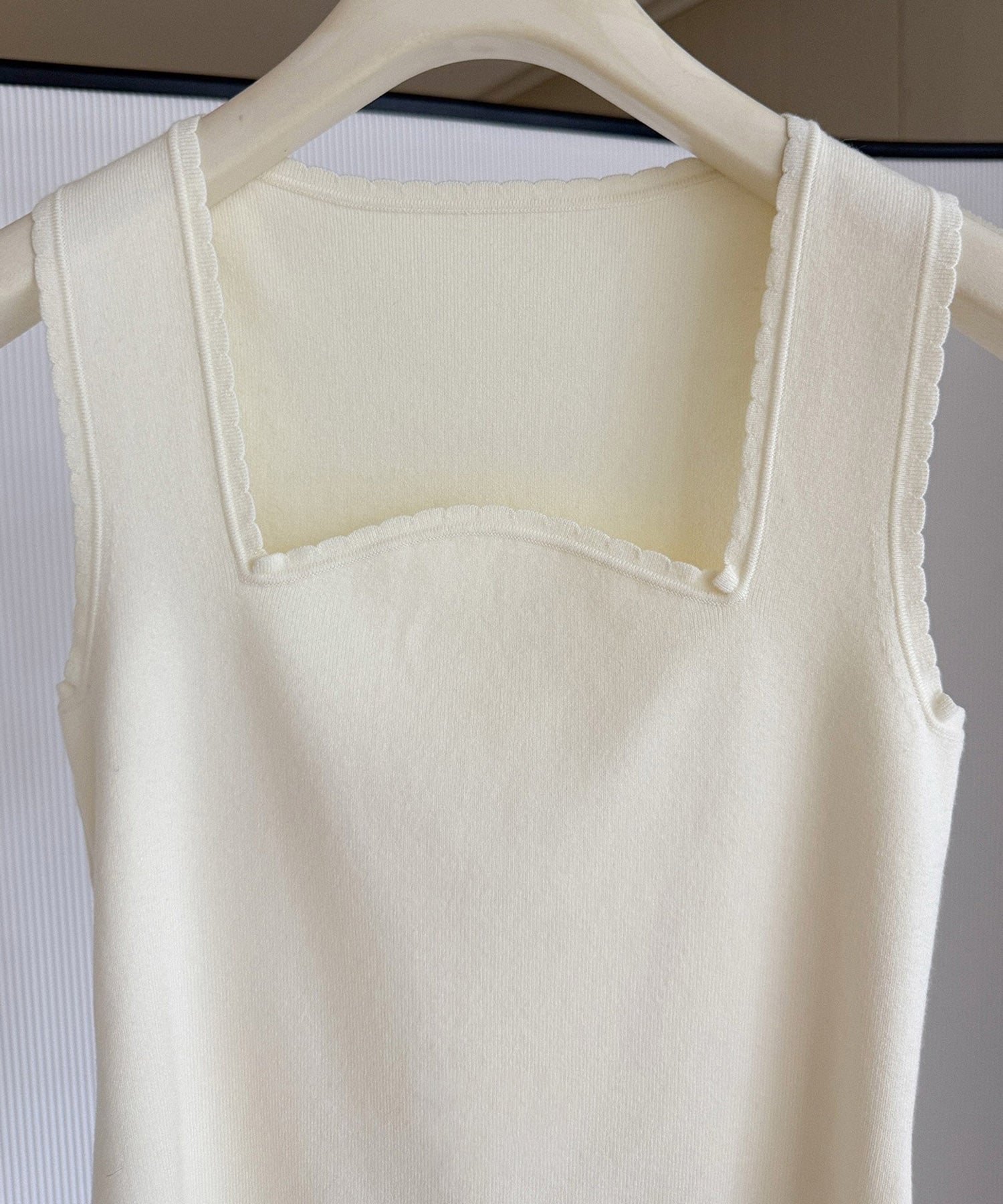 スクエアネック タンクトップ