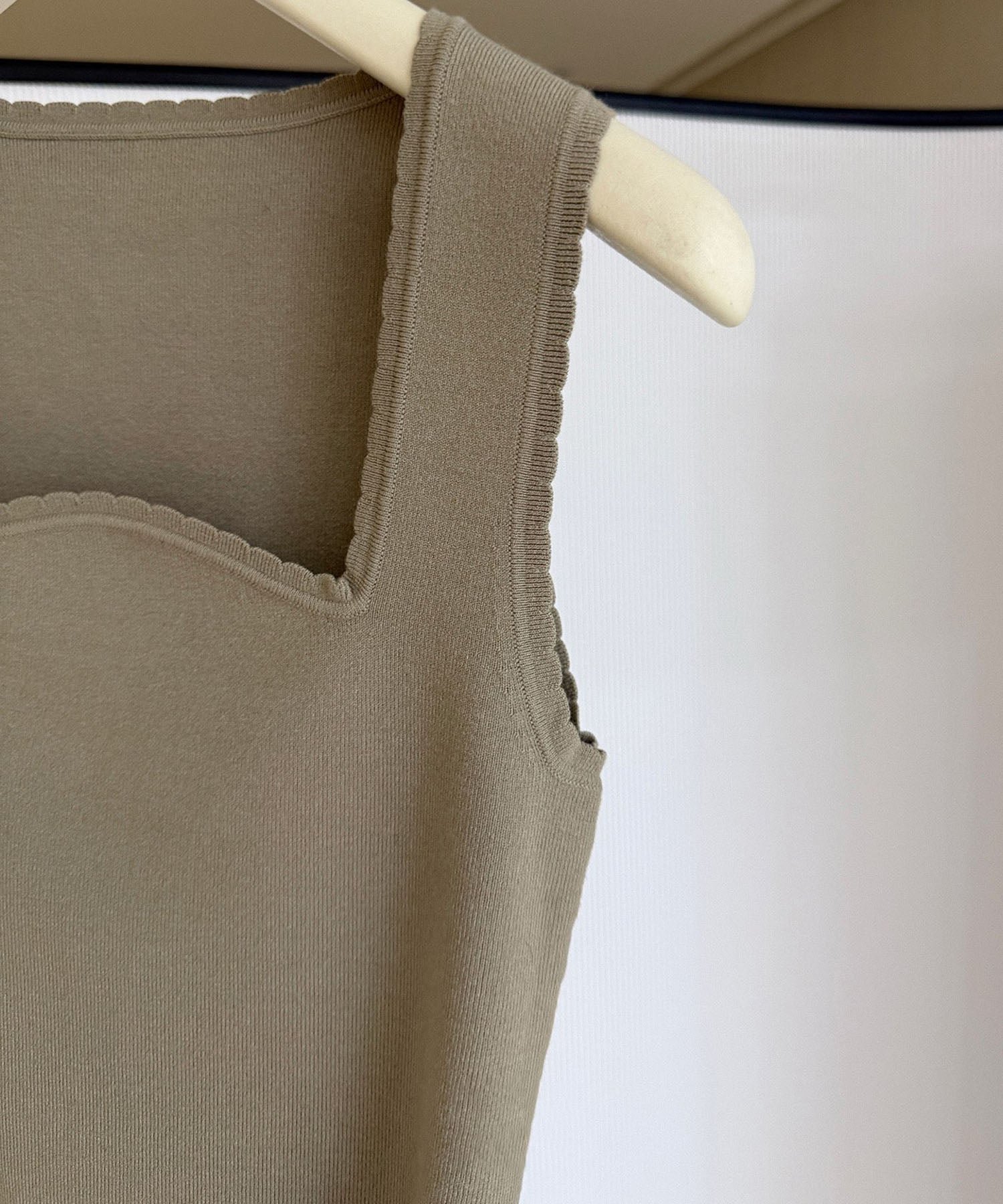 スクエアネック タンクトップ