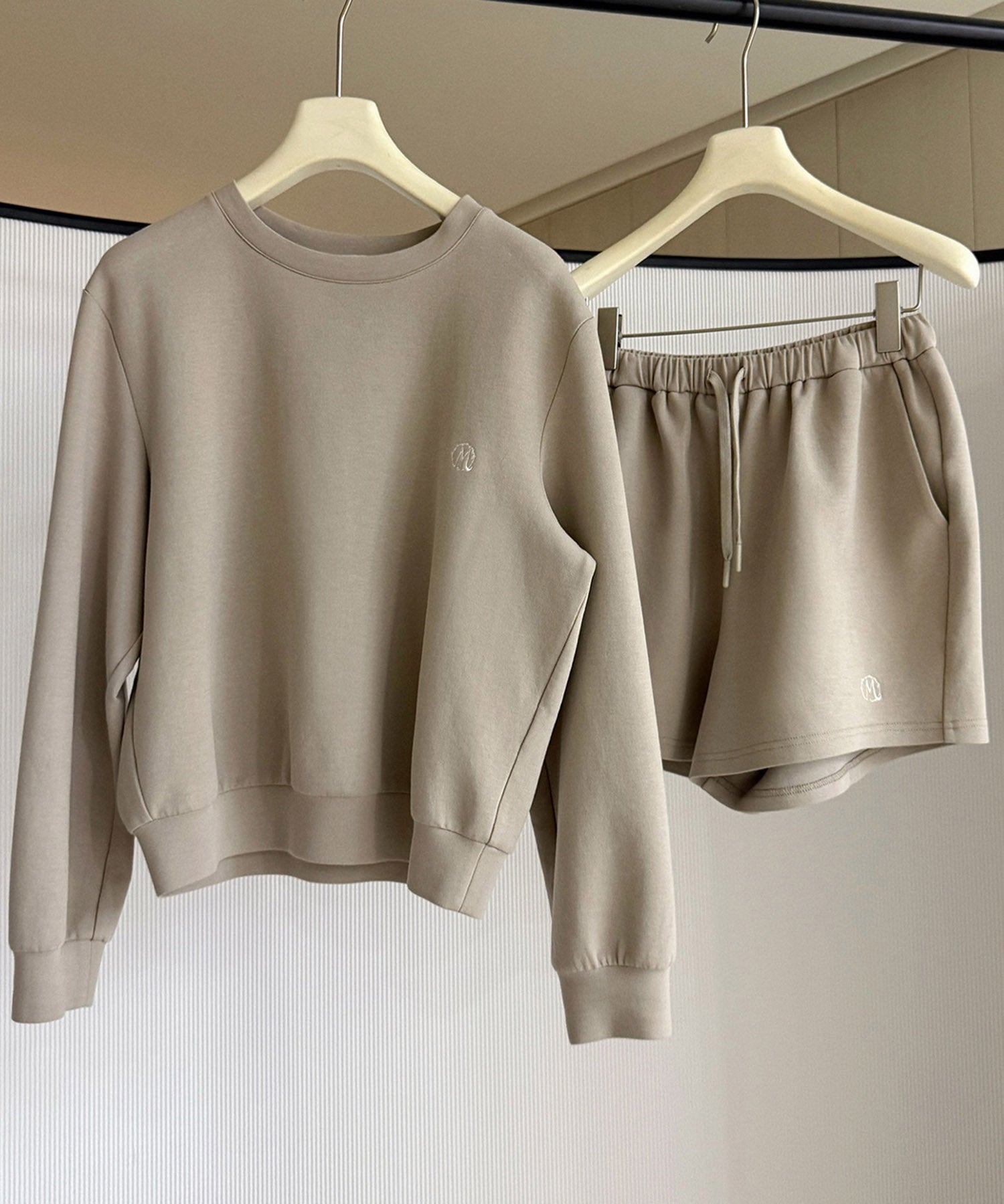 スウェットプルオーバートップス