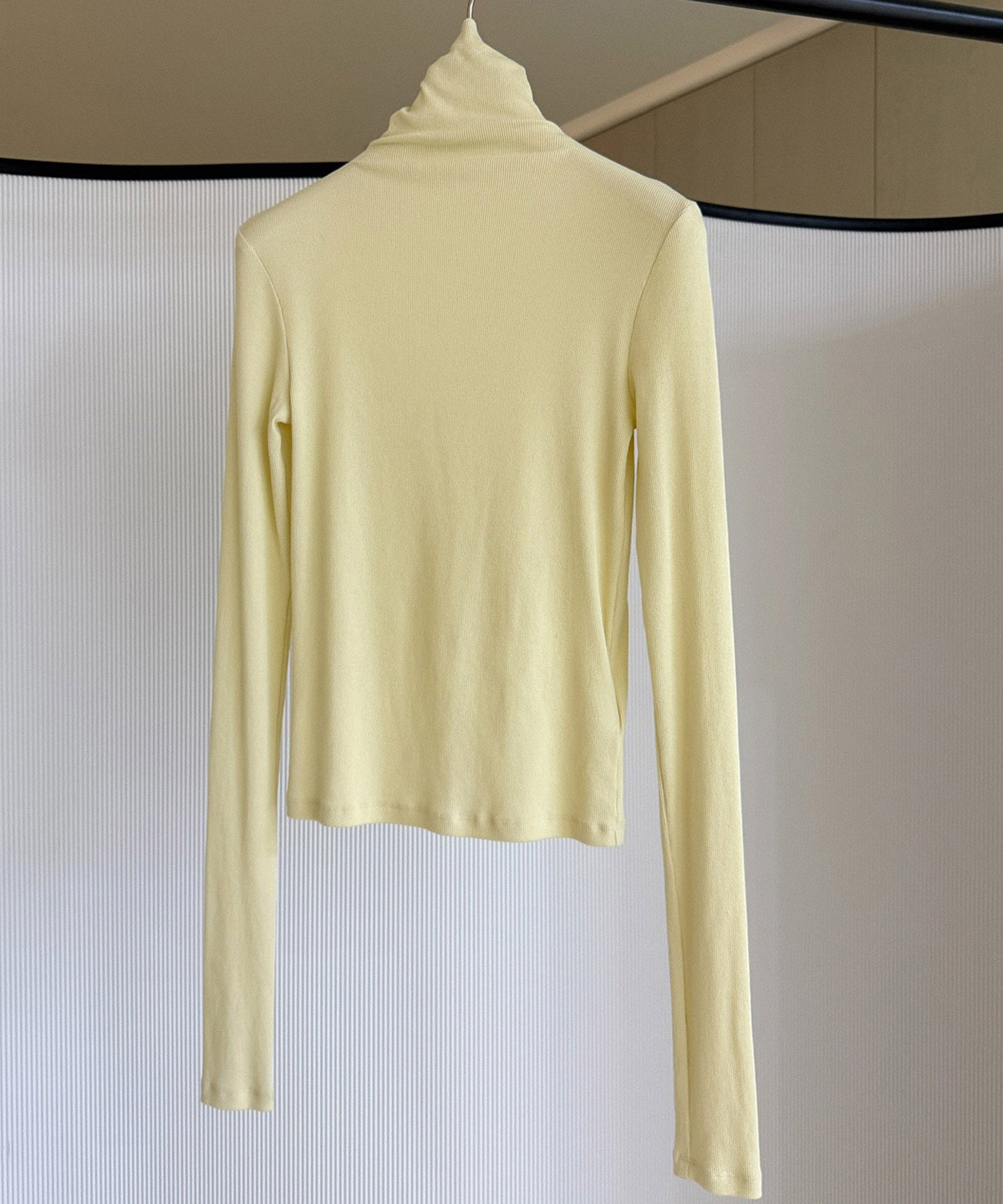 タートルネックリブトップス