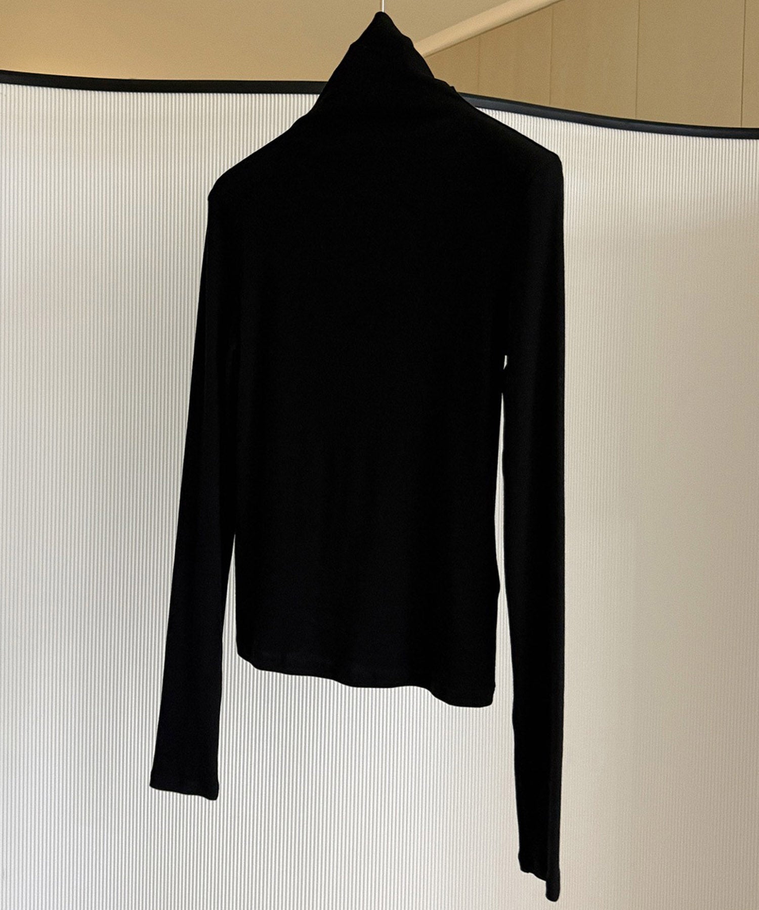 タートルネックリブトップス