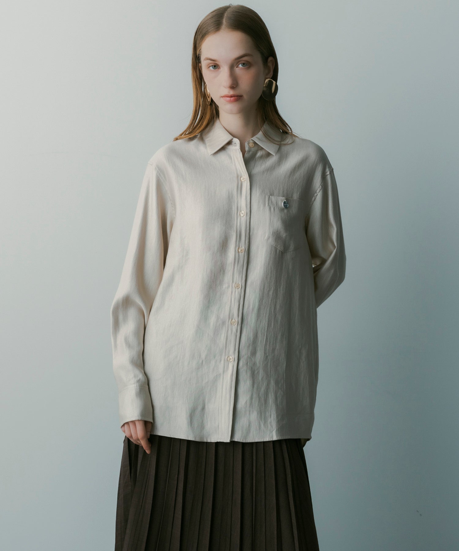 カットワークサテンブラウス