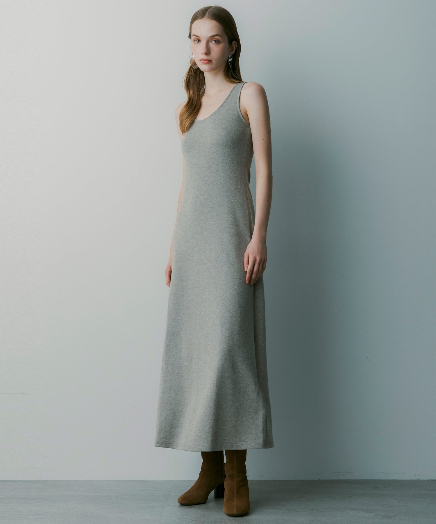 Uネック ノースリーブドレス