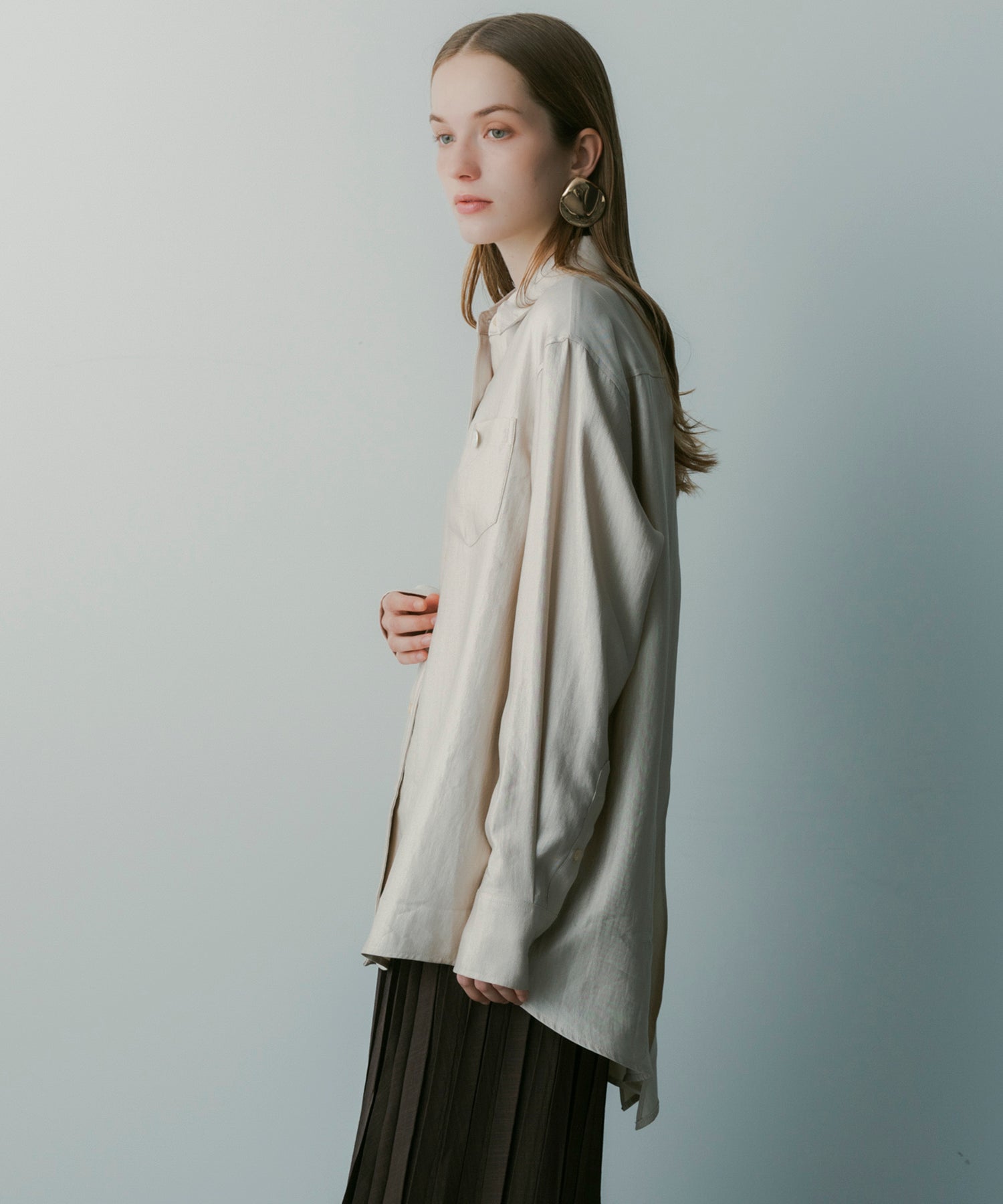 カットワークサテンブラウス