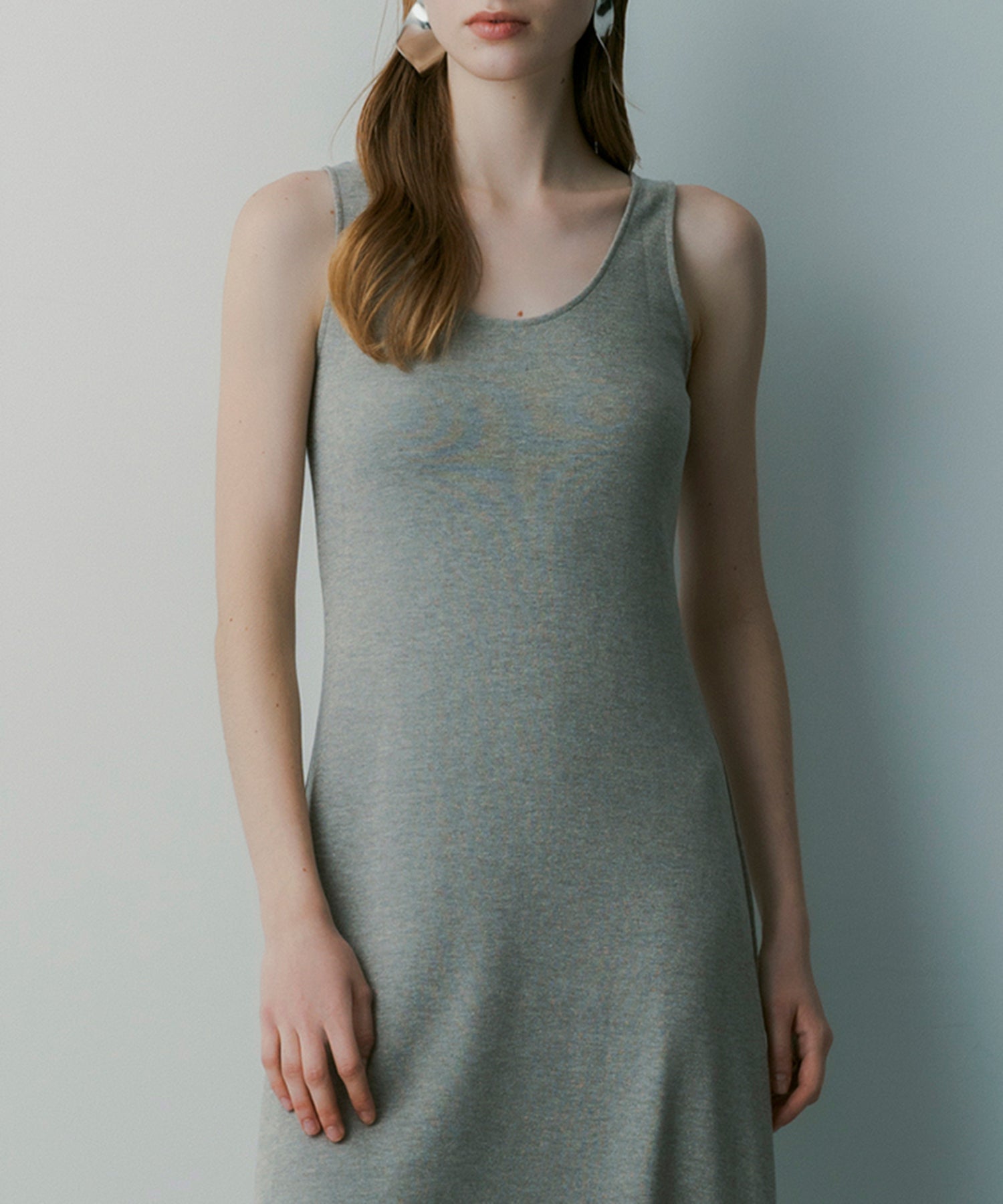 Uネック ノースリーブドレス