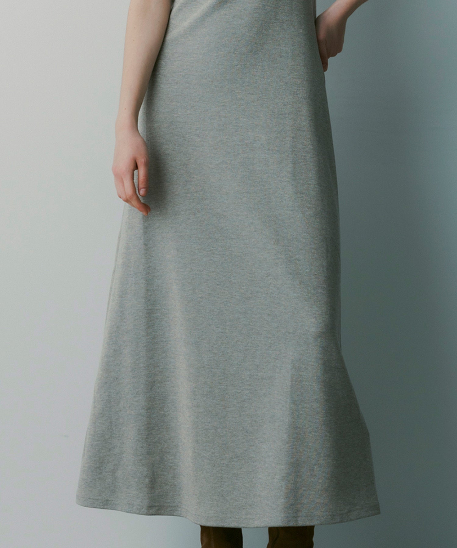 Uネック ノースリーブドレス