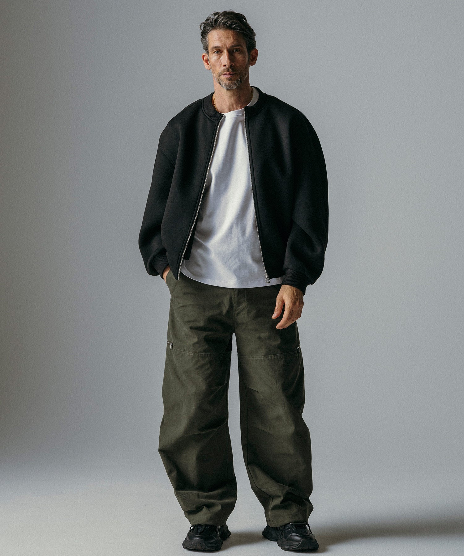 クルーネックジップブルゾン