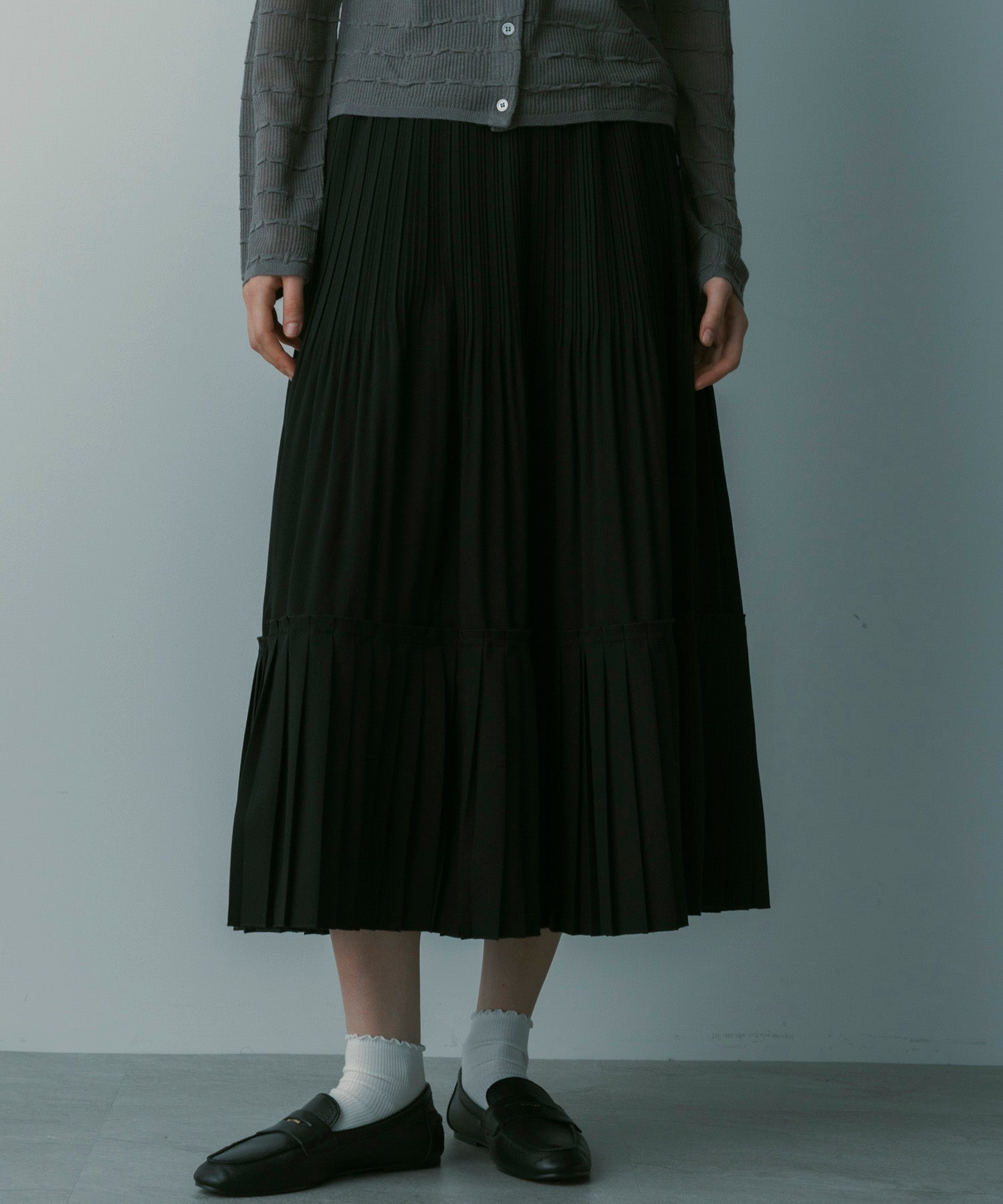 プリーツミディスカート