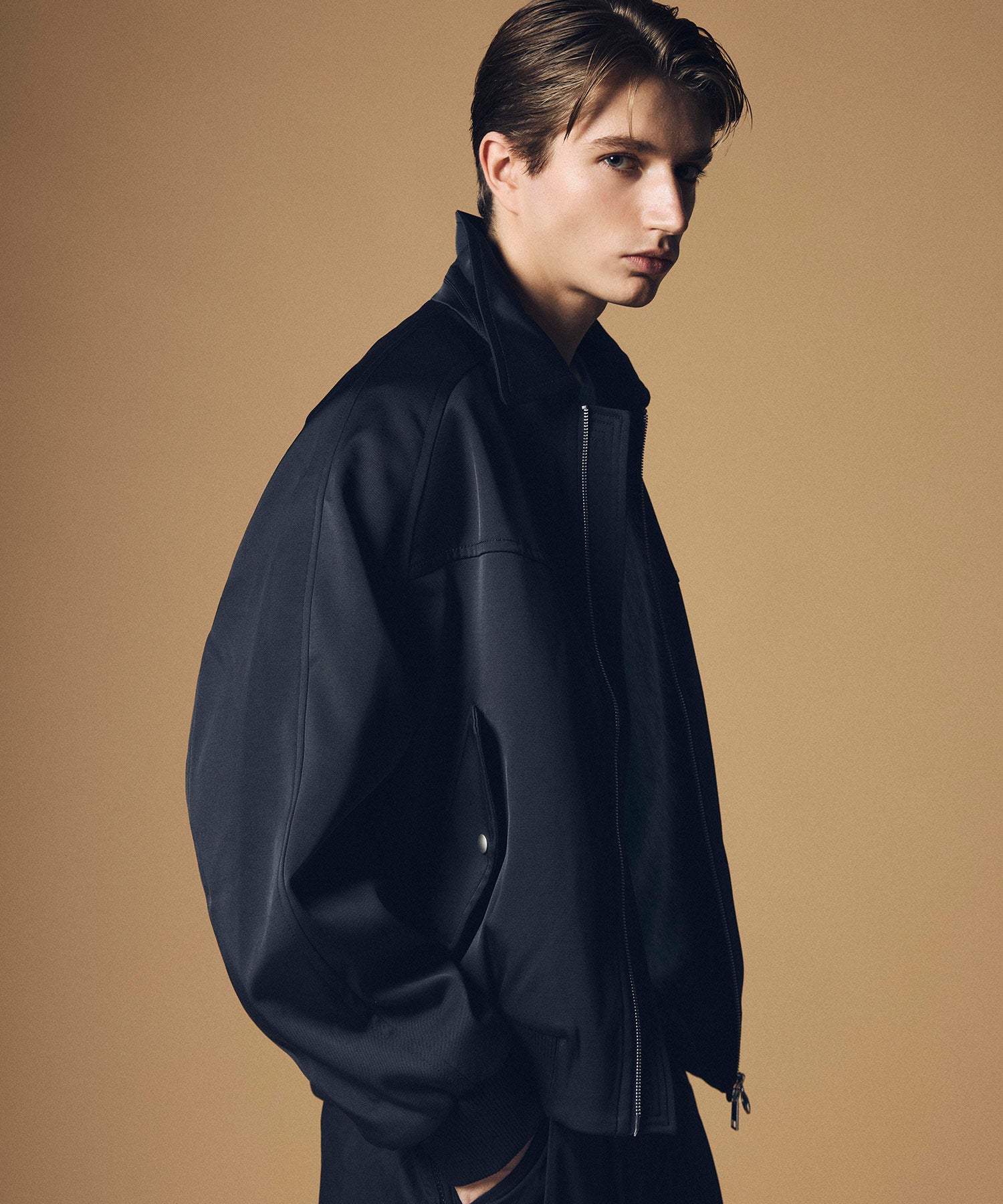 クルーネックジップブルゾン