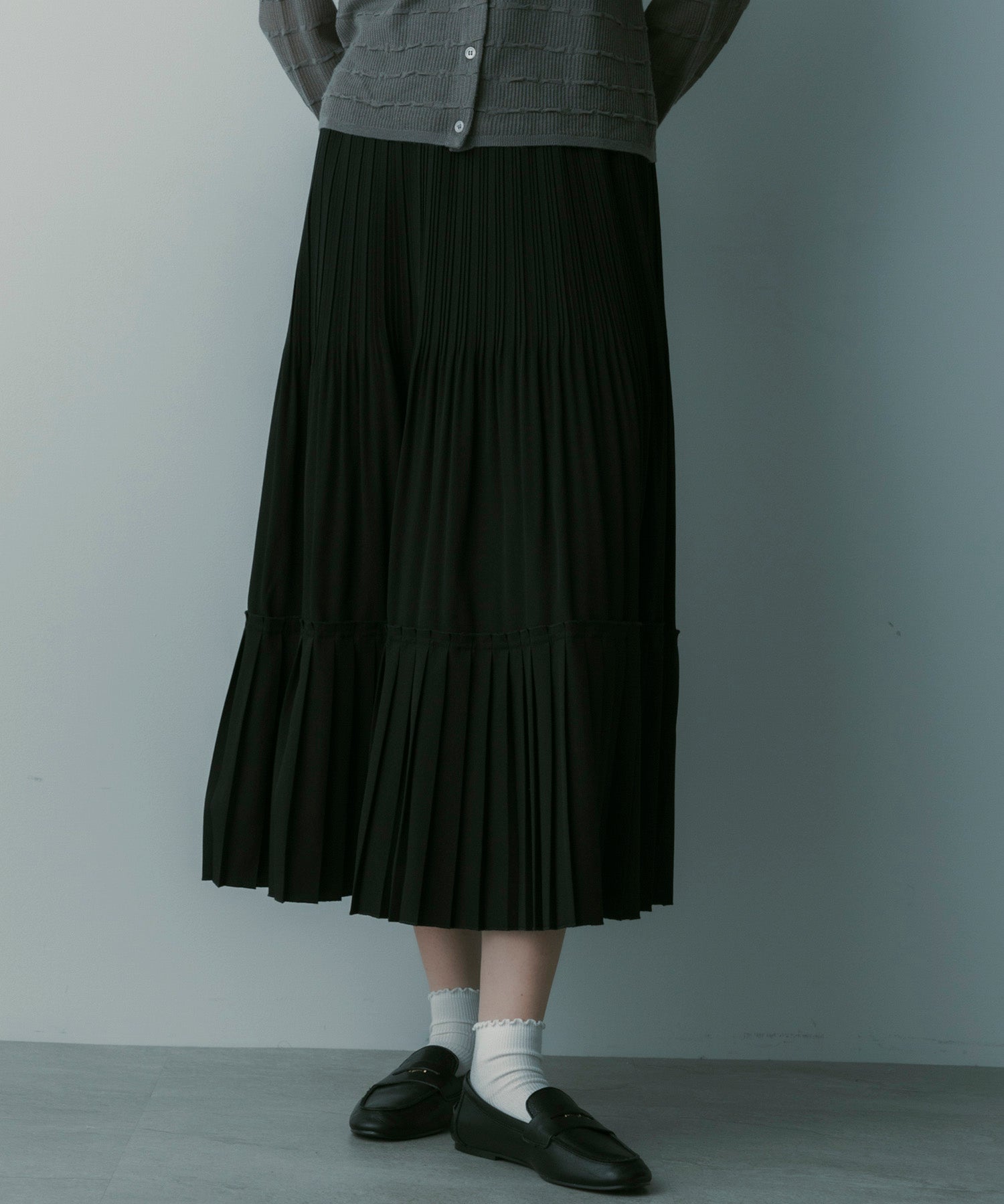 プリーツミディスカート