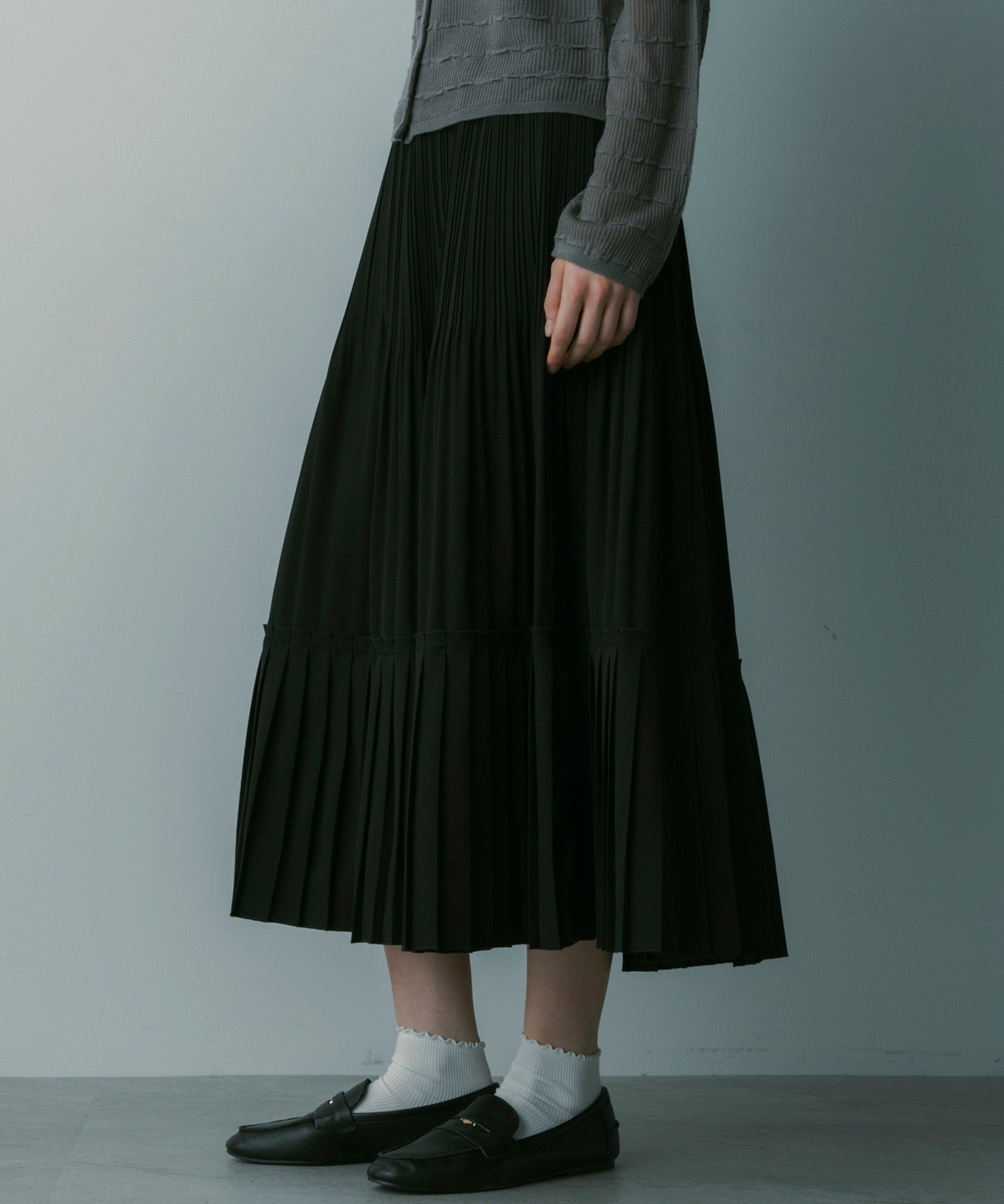 プリーツミディスカート