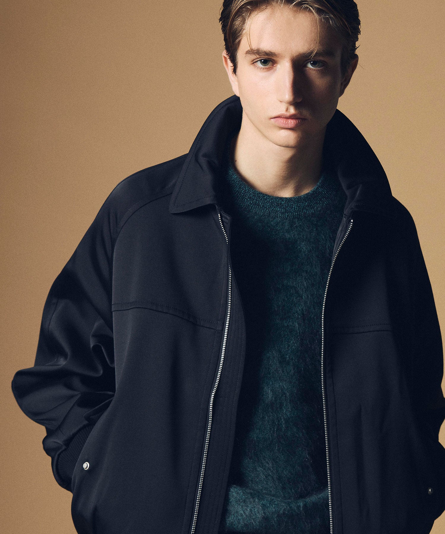 クルーネックジップブルゾン