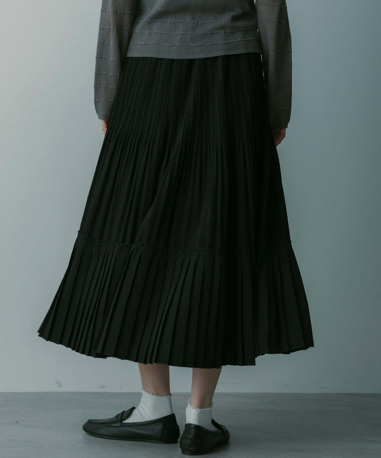 プリーツミディスカート