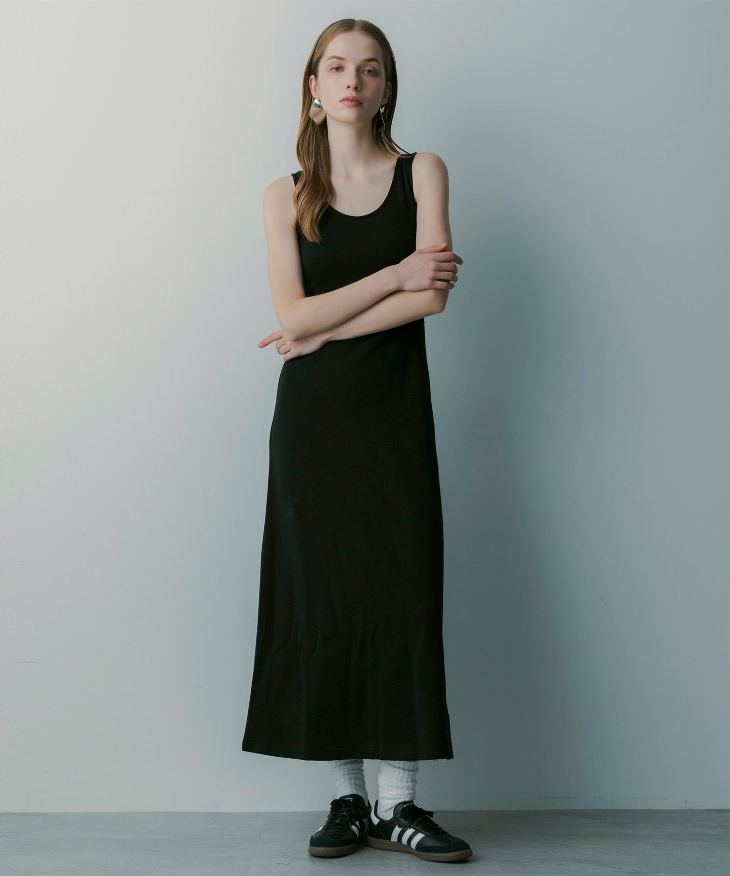 Uネック ノースリーブドレス