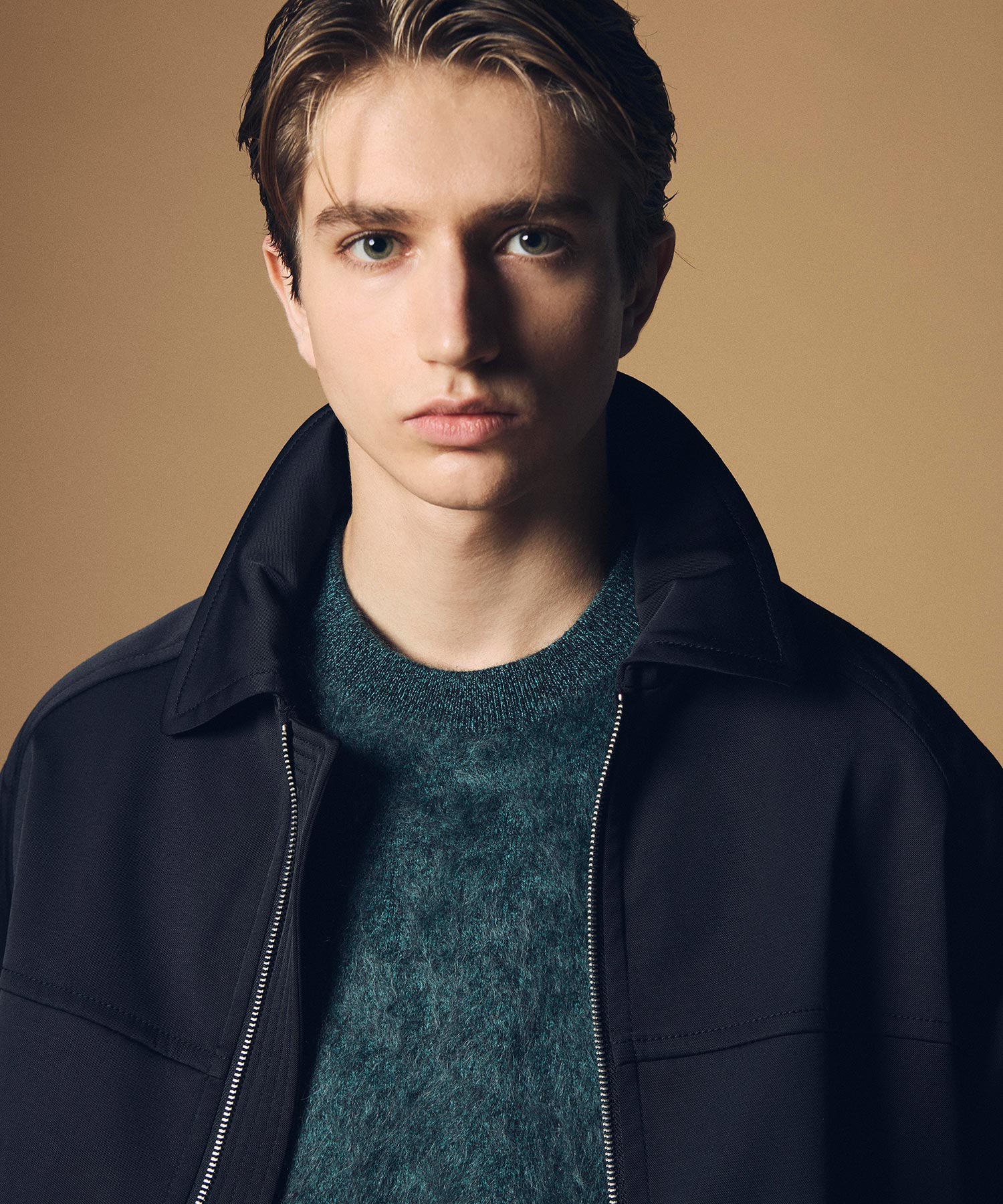 クルーネックジップブルゾン