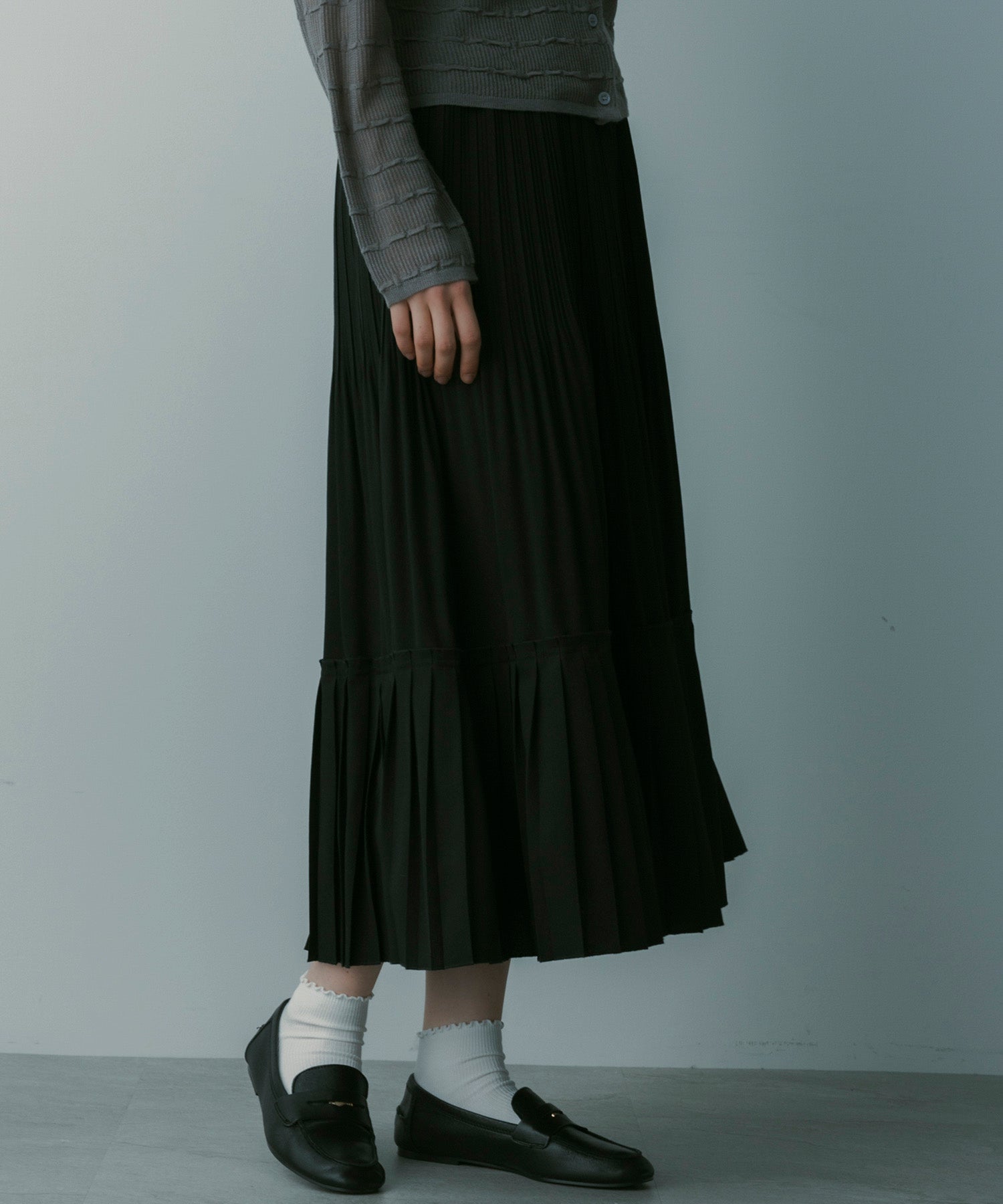 プリーツミディスカート
