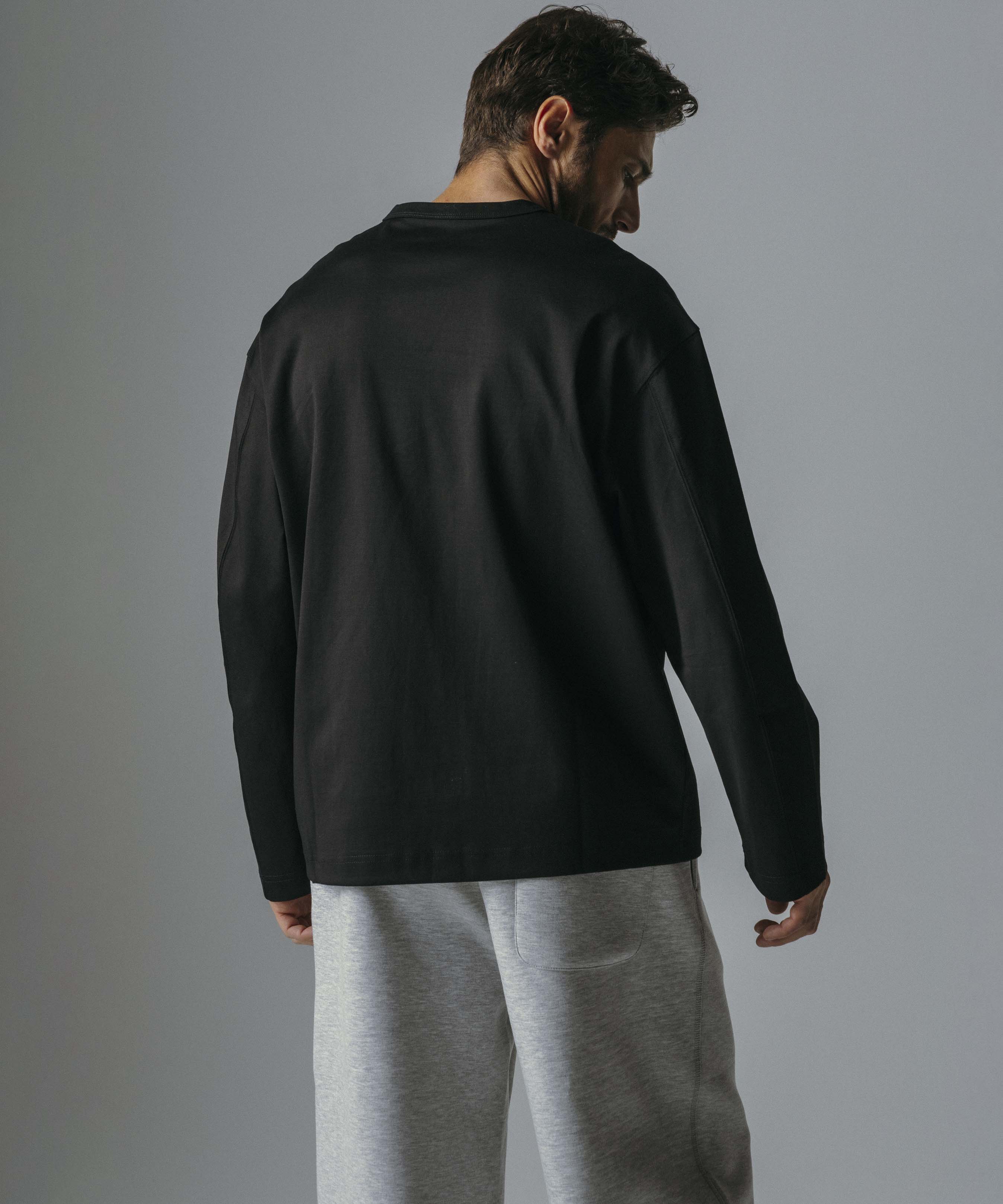 Vスリットネック ロングスリーブTシャツ