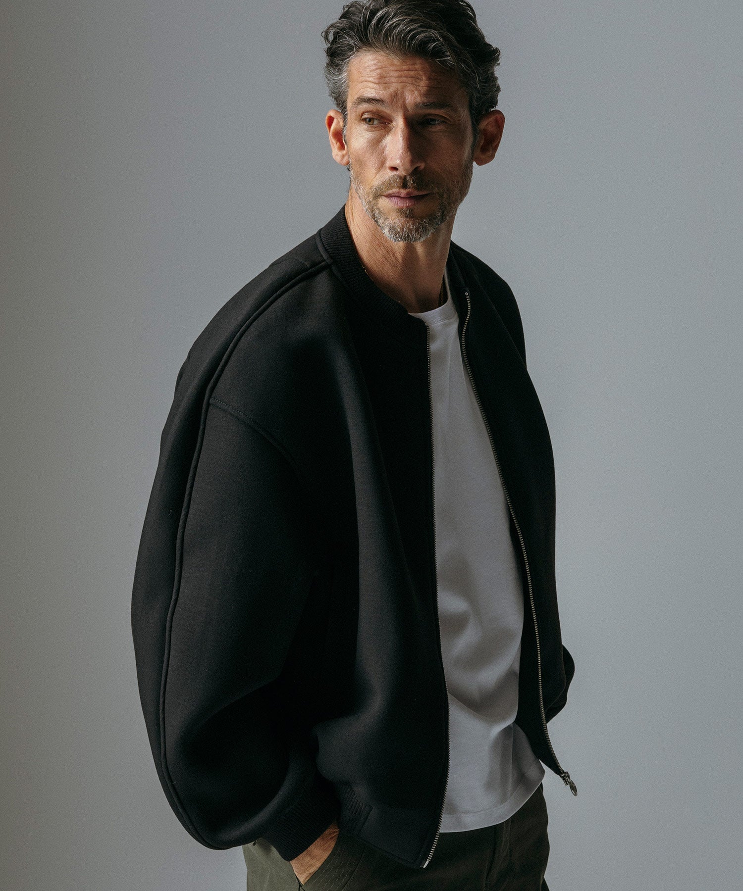 クルーネックジップブルゾン