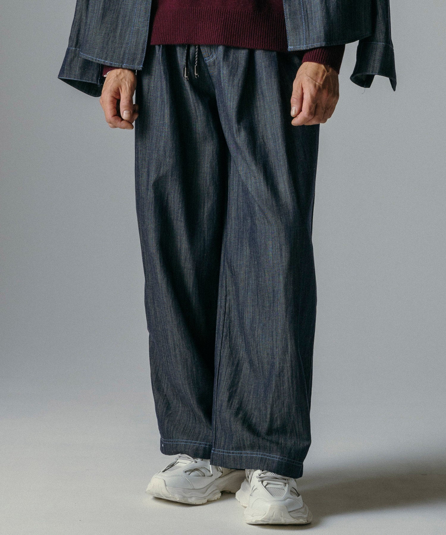 編み紐付き クロップド丈 ワイドデニムパンツ