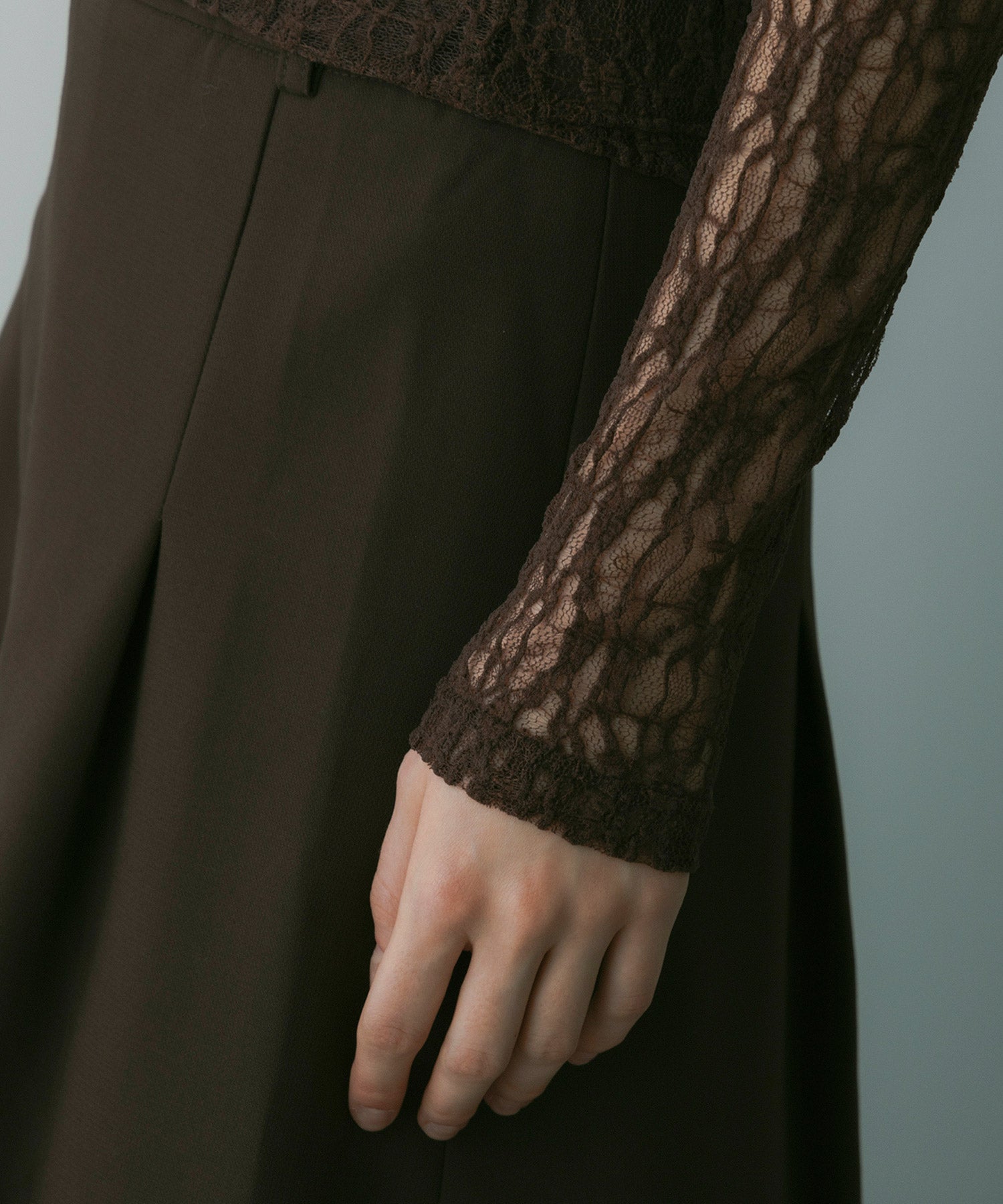 ロングスリーブレーストップス