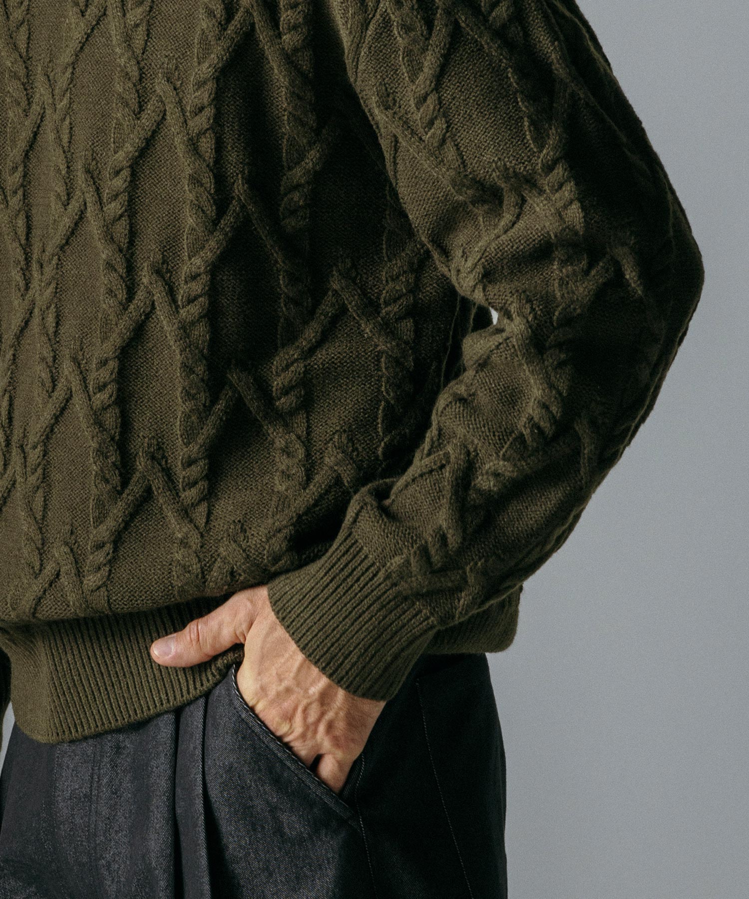 ケーブル編み クルーネックニットプルオーバー