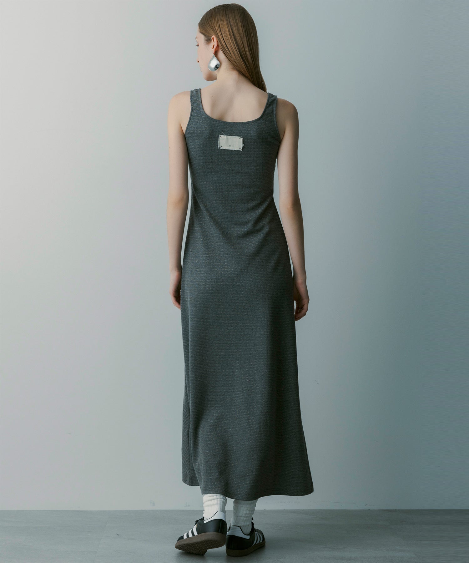 Uネック ノースリーブドレス