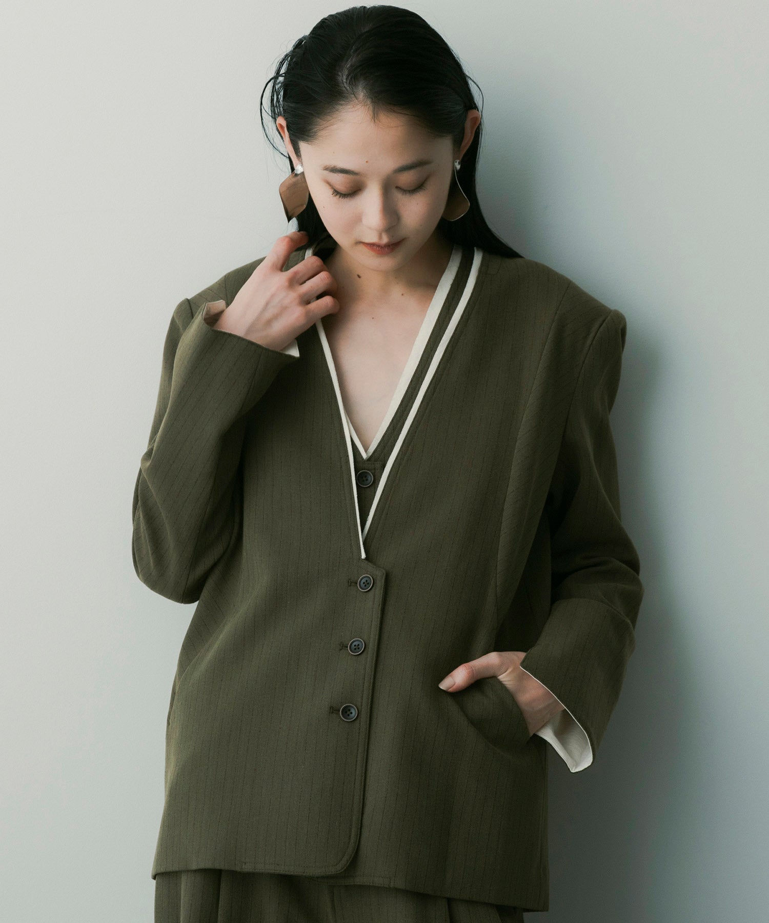 【3月中旬お届け予約商品】ストライプノーカラージャケット