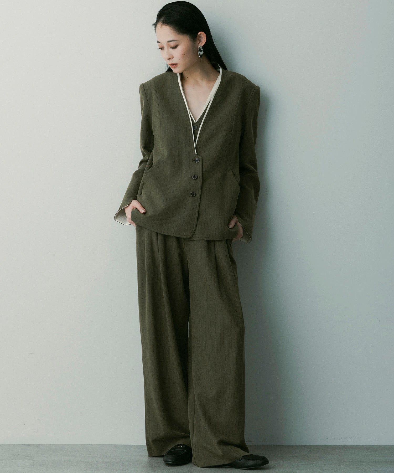 【3月中旬お届け予約商品】ストライプノーカラージャケット