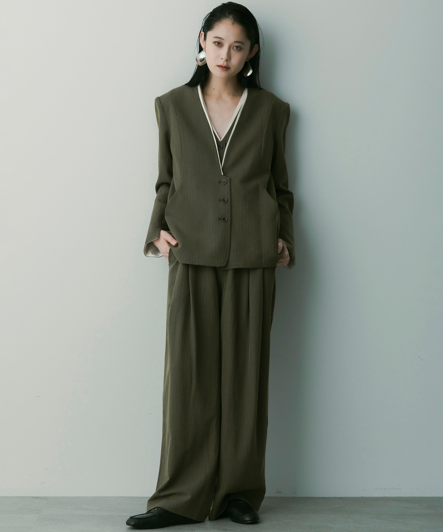 【3月中旬お届け予約商品】ストライプノーカラージャケット