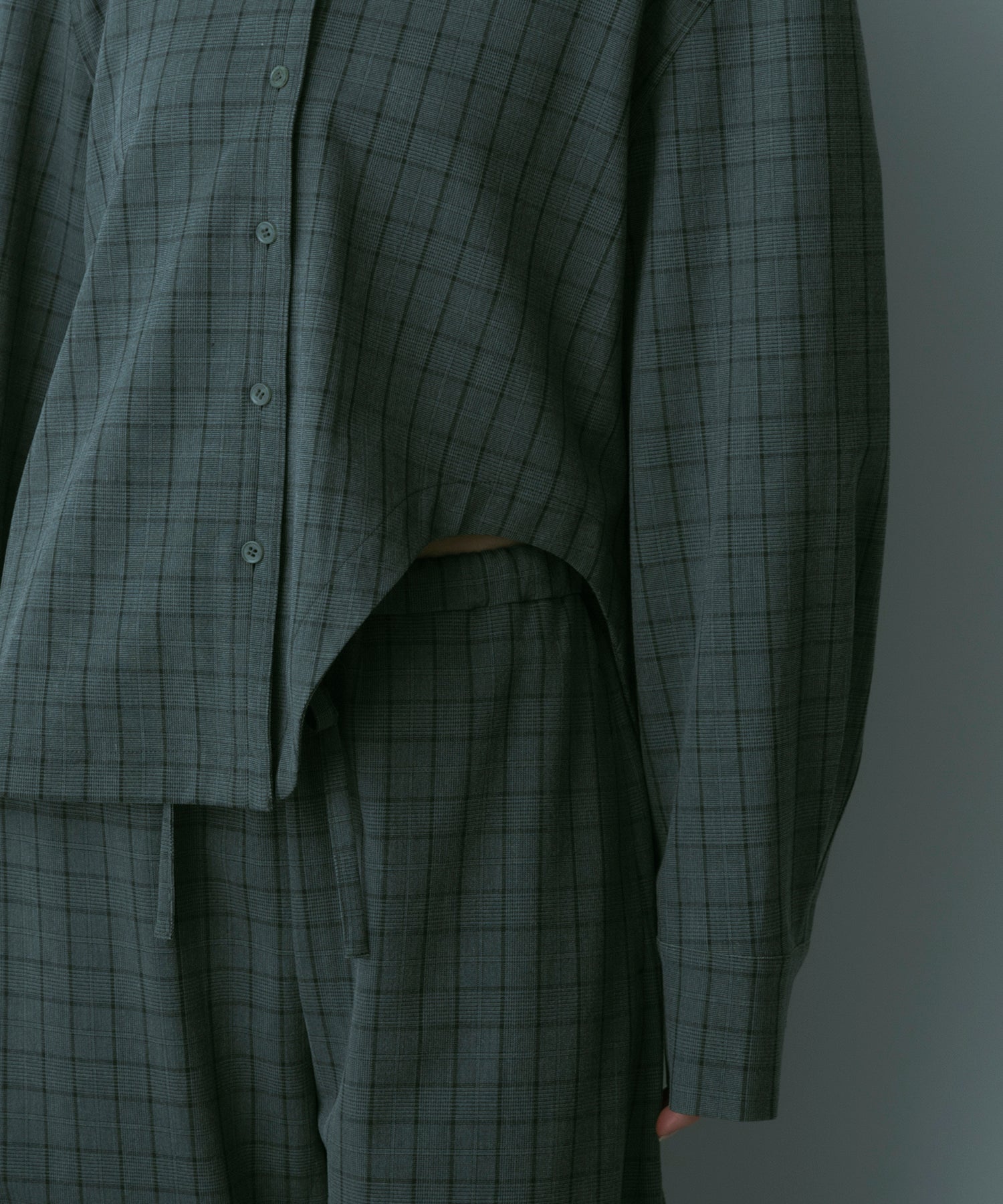 カットデザイン チェックシャツ