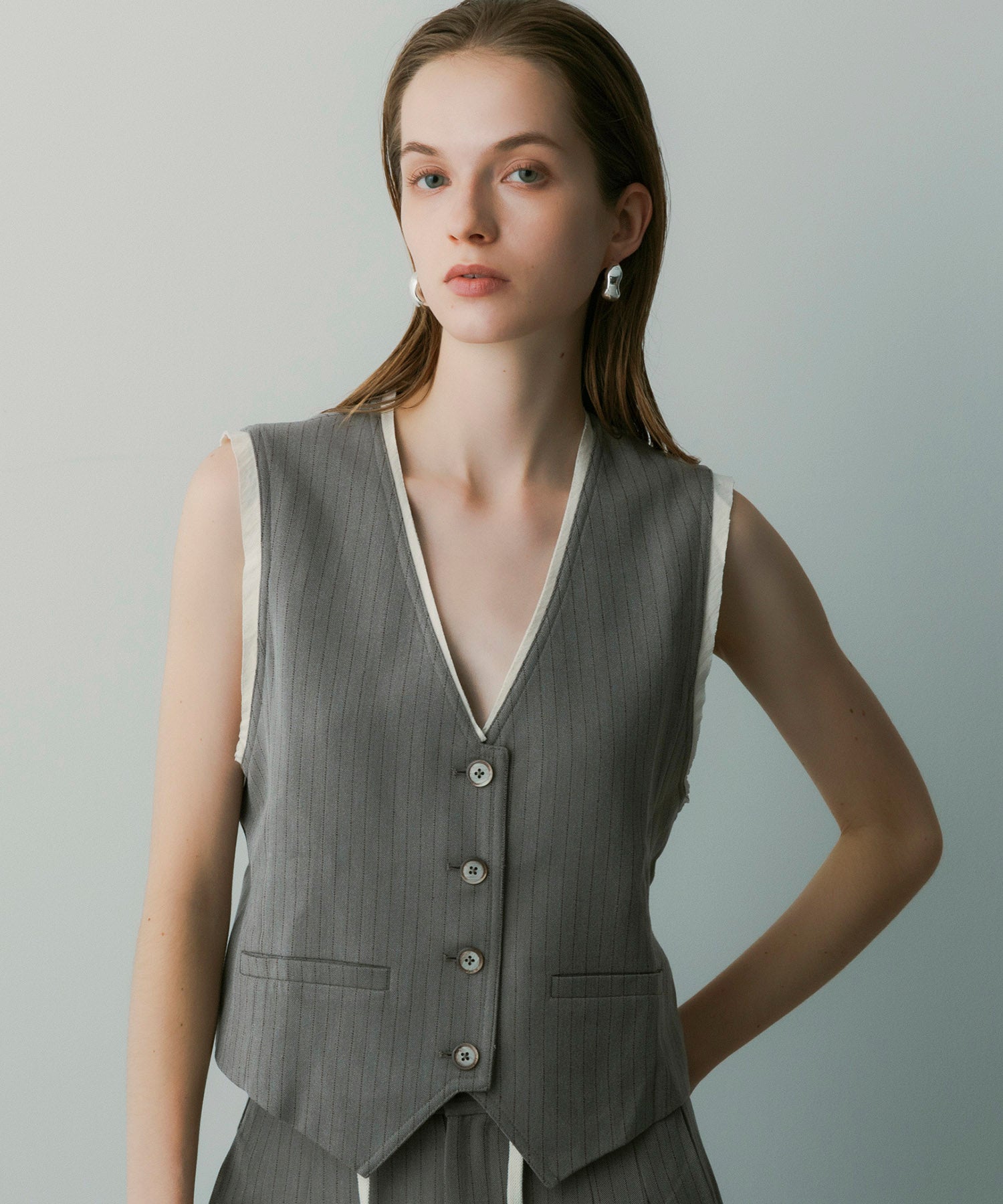 【12月中旬お届け予約商品】ストライプパイピングジレ