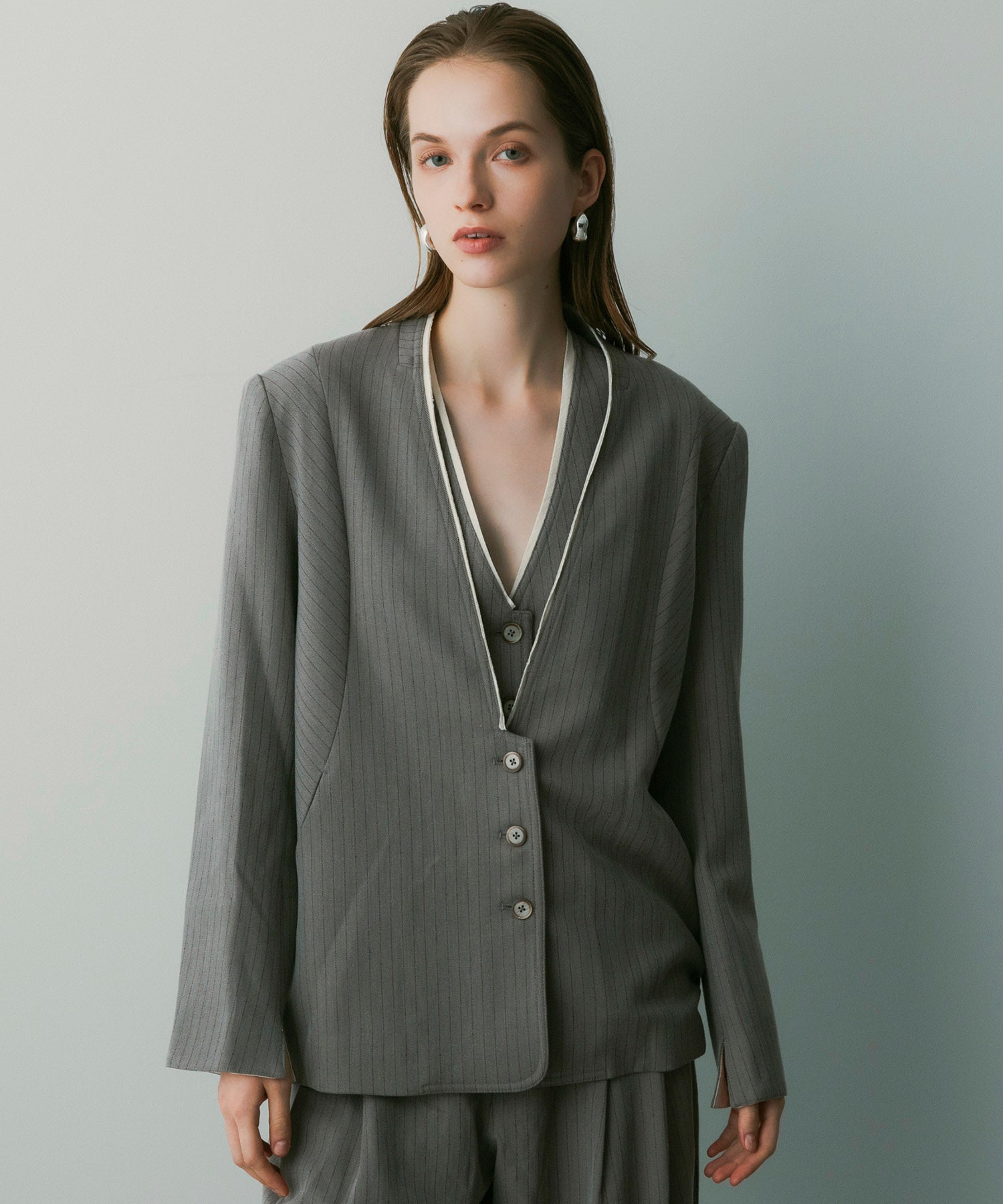 【12月中旬お届け予約商品】ストライプノーカラージャケット